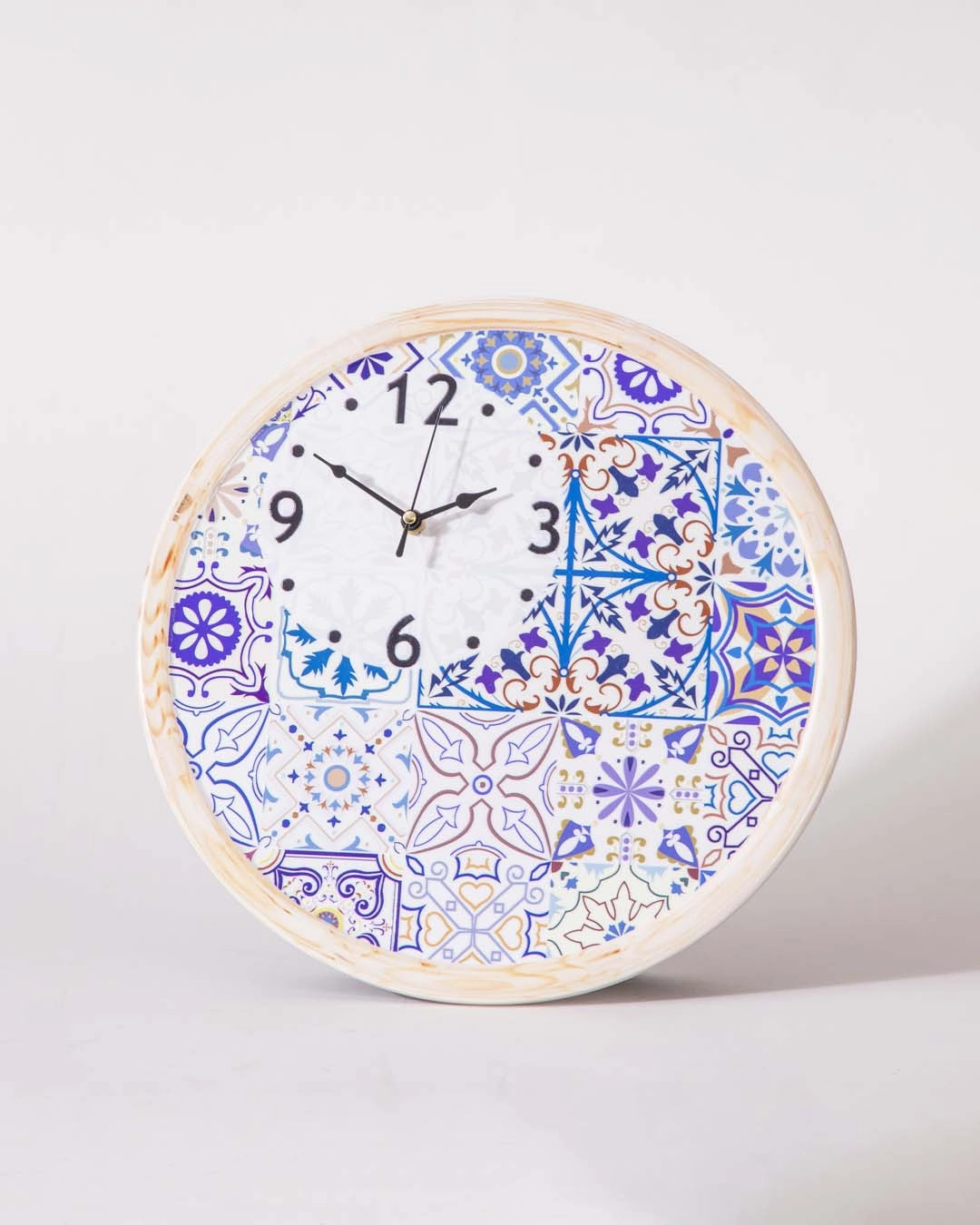 'Art Meets Time' Decorative Table Clock