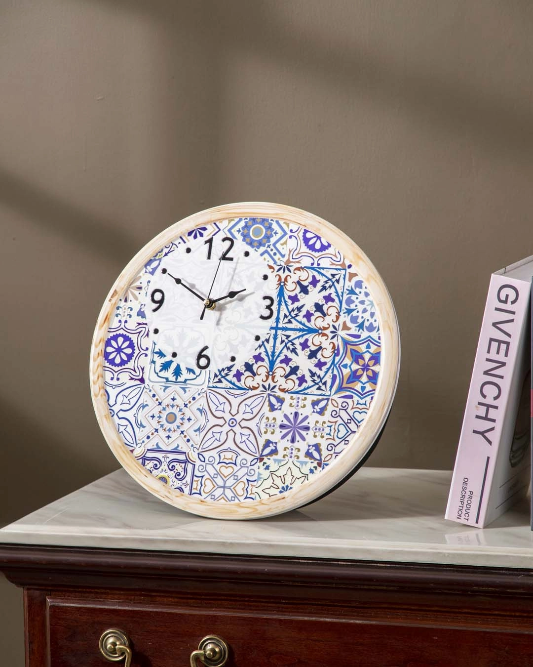 'Art Meets Time' Decorative Table Clock