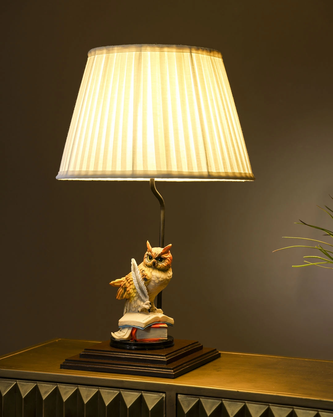 'Guardian of Knowledge' Owl Table Lamp