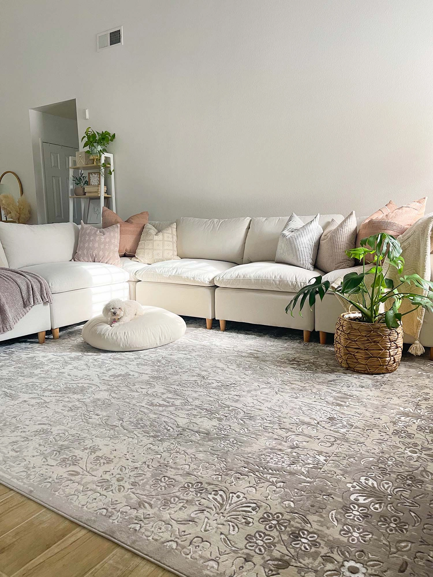 Aaerin Charcoal Grey And Ivory Traditional Distressed Rug *NO RETURNS UNLESS FAULTY