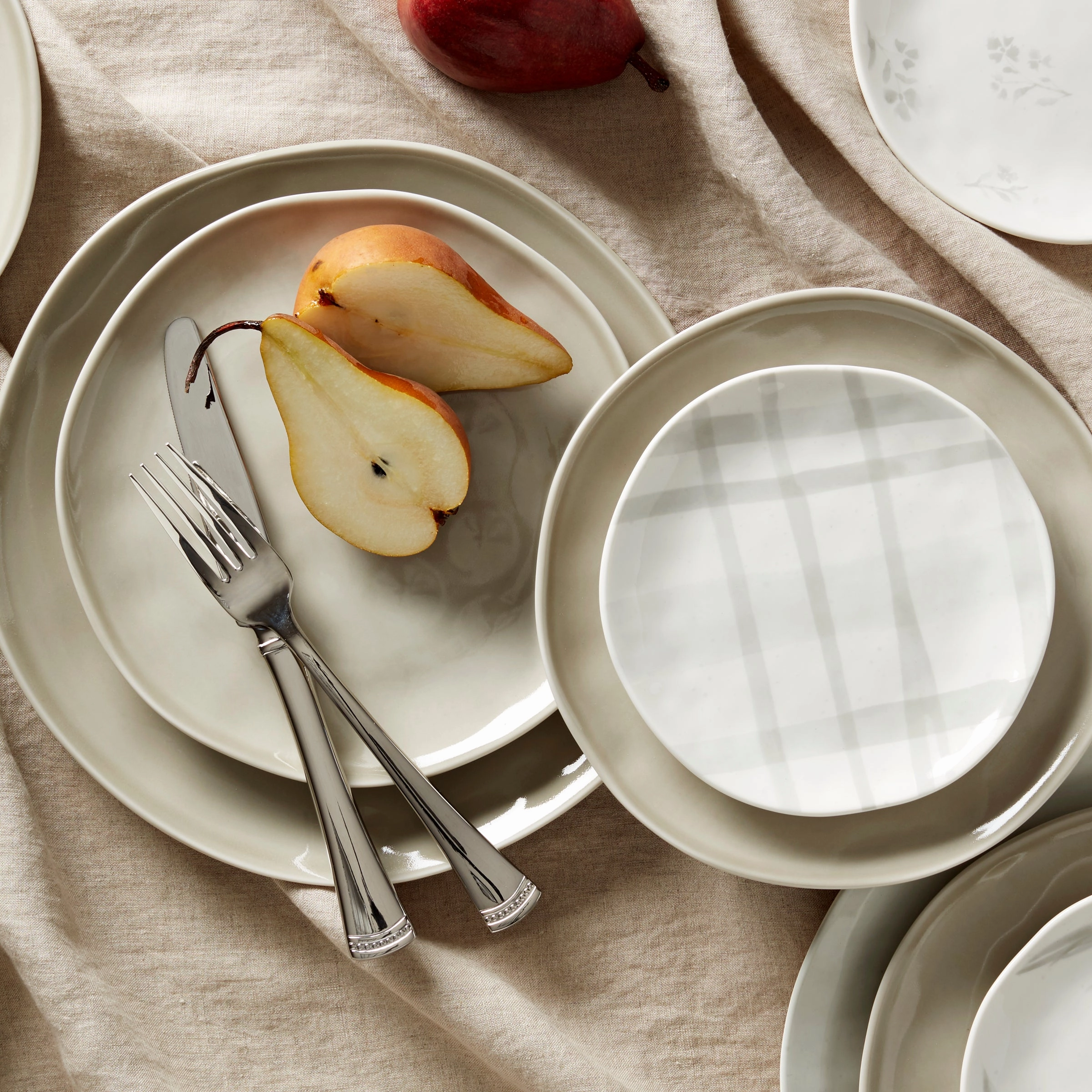 Bay Colors Grey Accent Plates - Set of 4