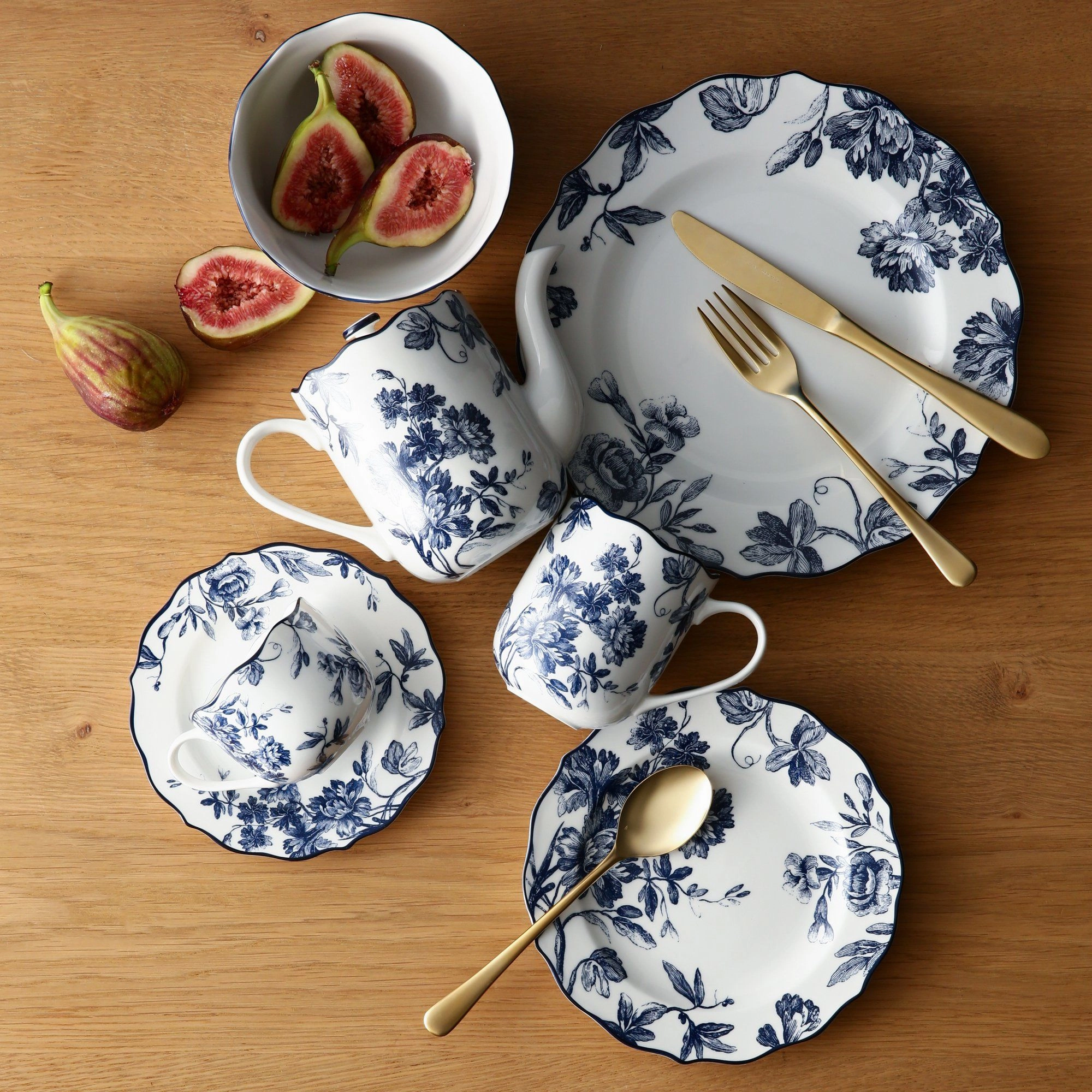 Classic Flower Plate Large Blue