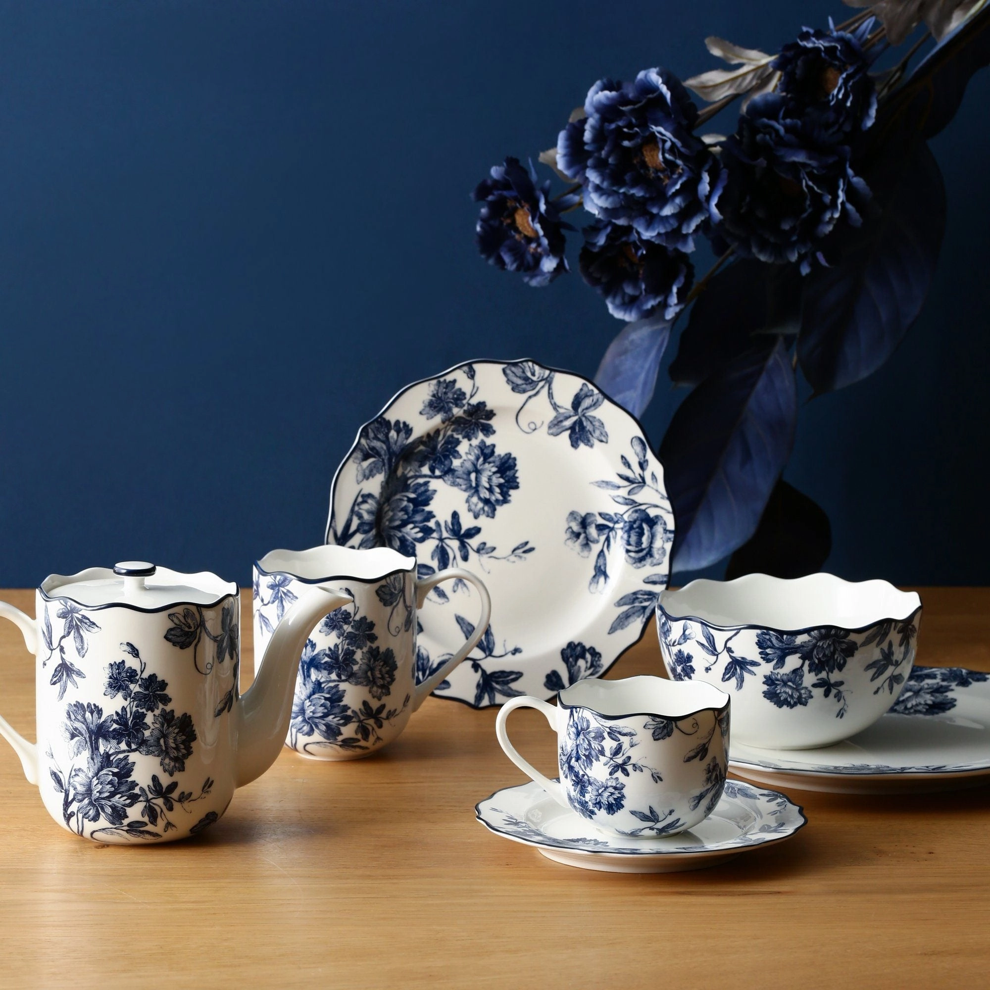 Classic Flower Plate Large Blue