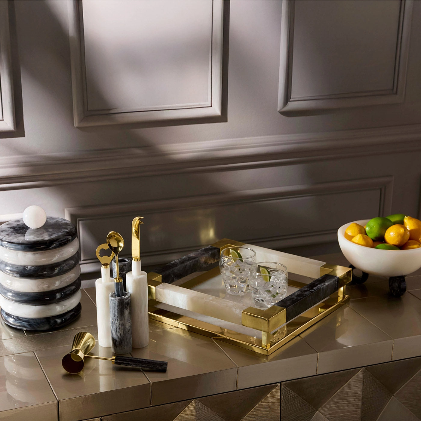 Como Black & White Barware Set