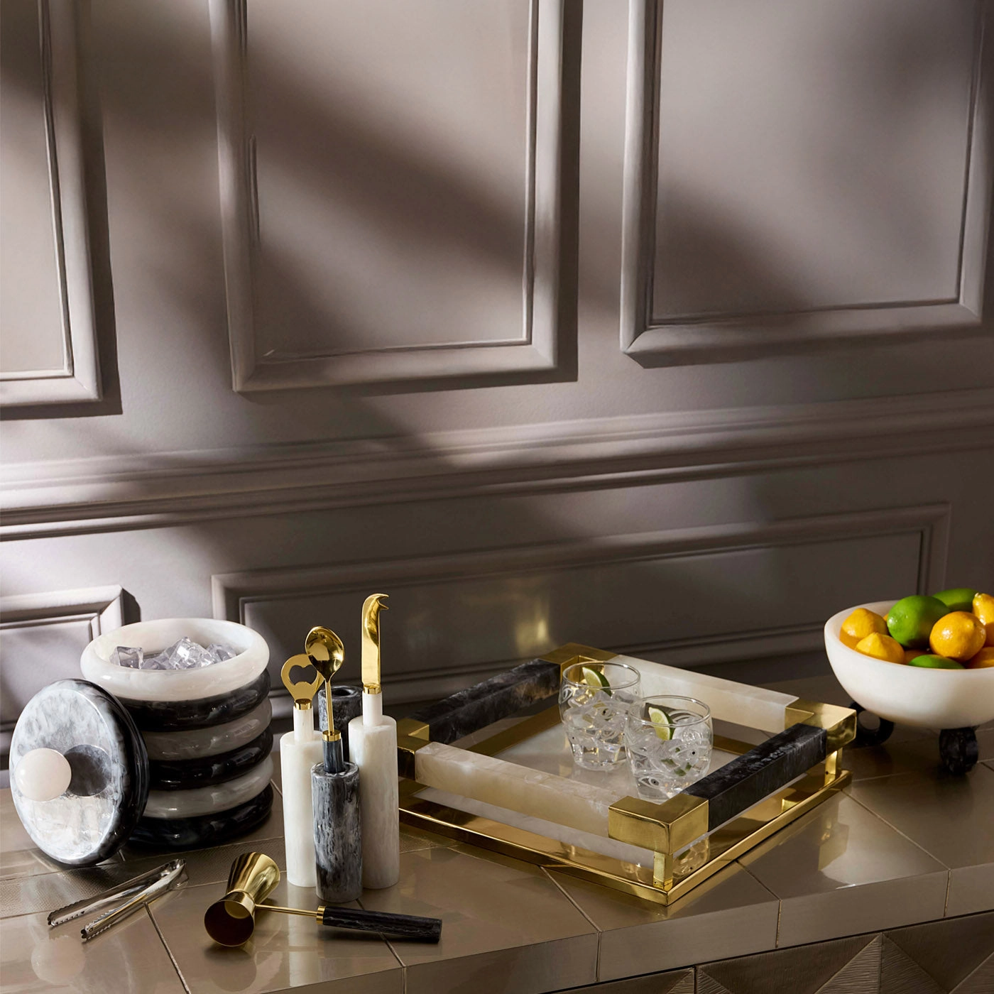 Como Black & White Barware Set