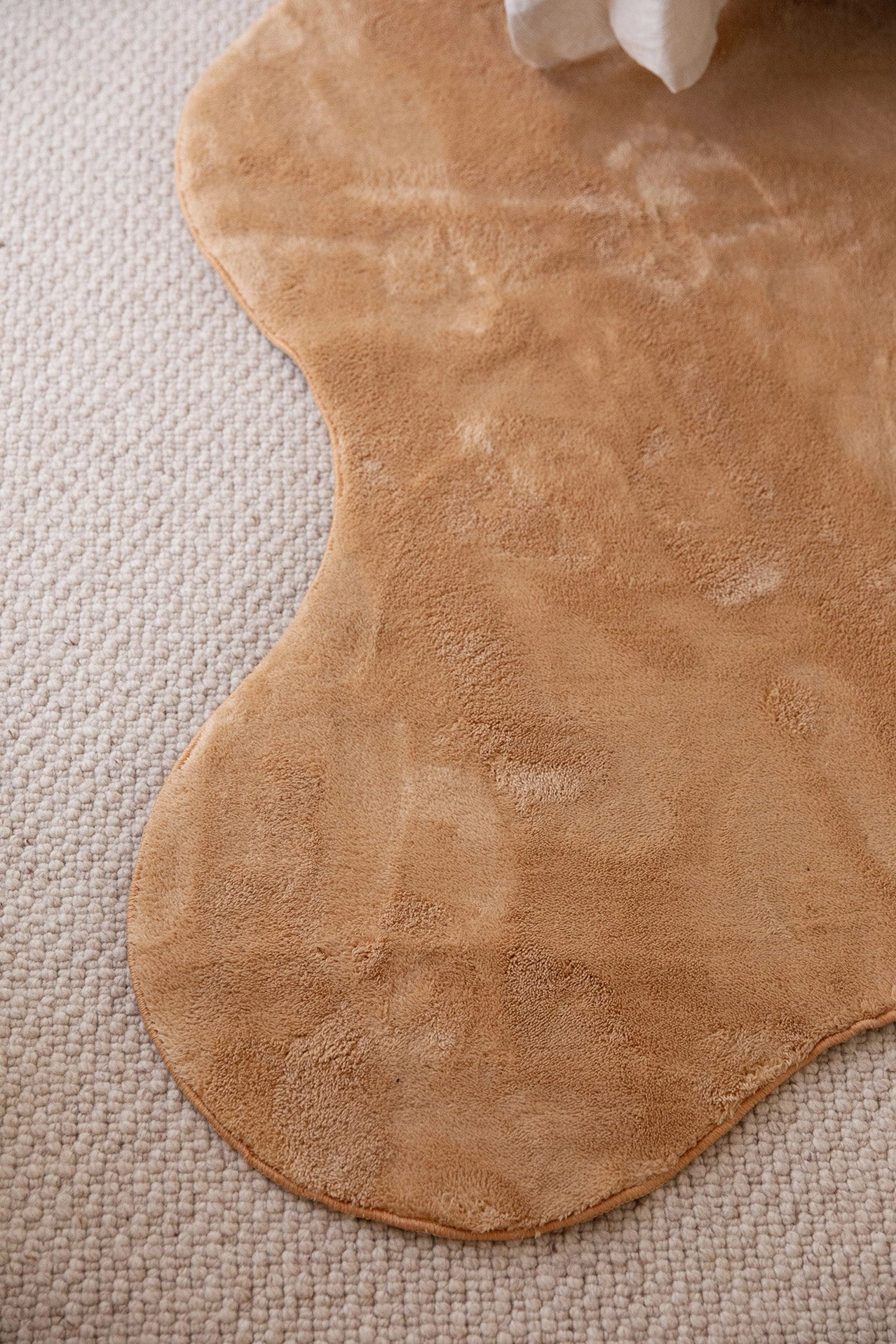 Darla Dark Beige Scallop Washable Rug