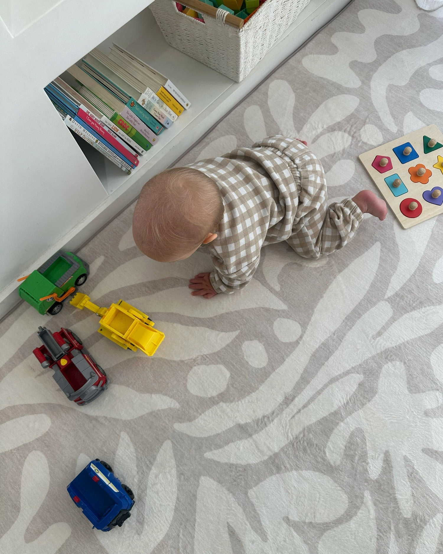 Didi Grey Cream Leaves Rollie Pollie Playmat