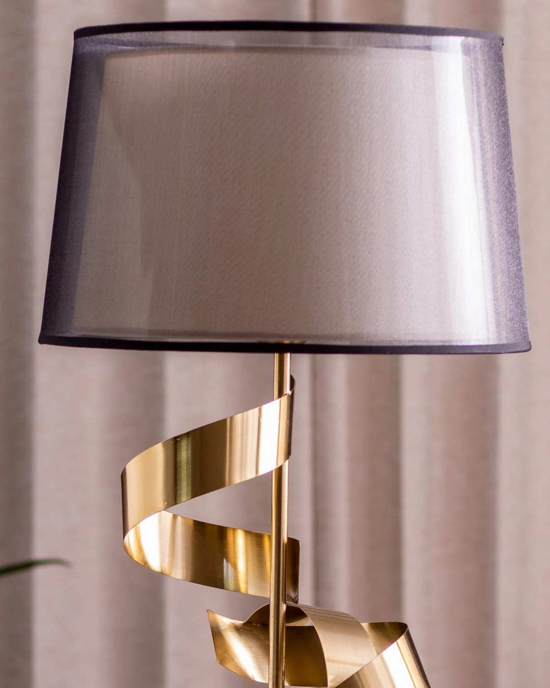 Elegant Metallic Glow Table Lamp