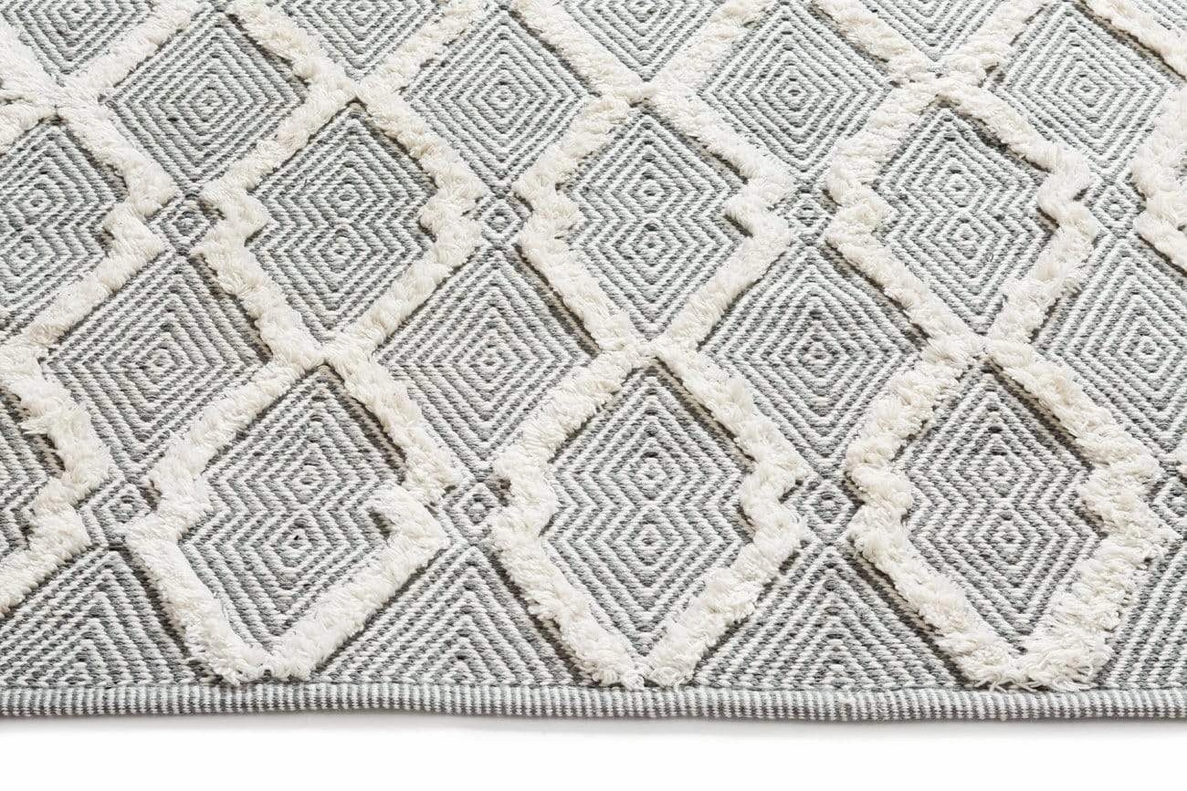 Emelie Monochrome Diamond Tufted Indoor Outdoor Rug *NO RETURNS UNLESS FAULTY