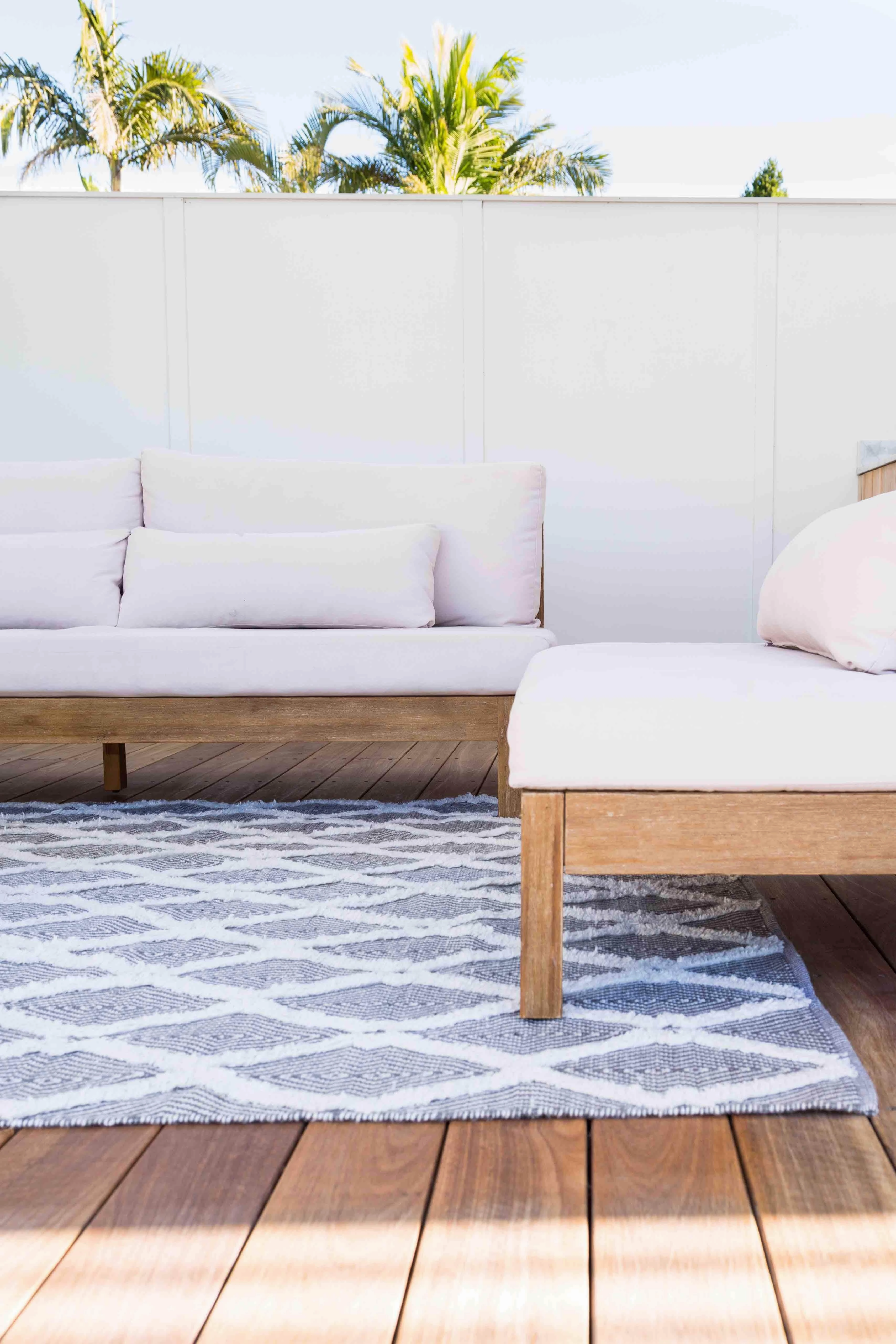 Emelie Monochrome Diamond Tufted Indoor Outdoor Rug *NO RETURNS UNLESS FAULTY