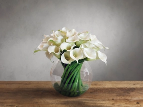 Faux Calla Lily in Round Vasehome decor ,wall decor 