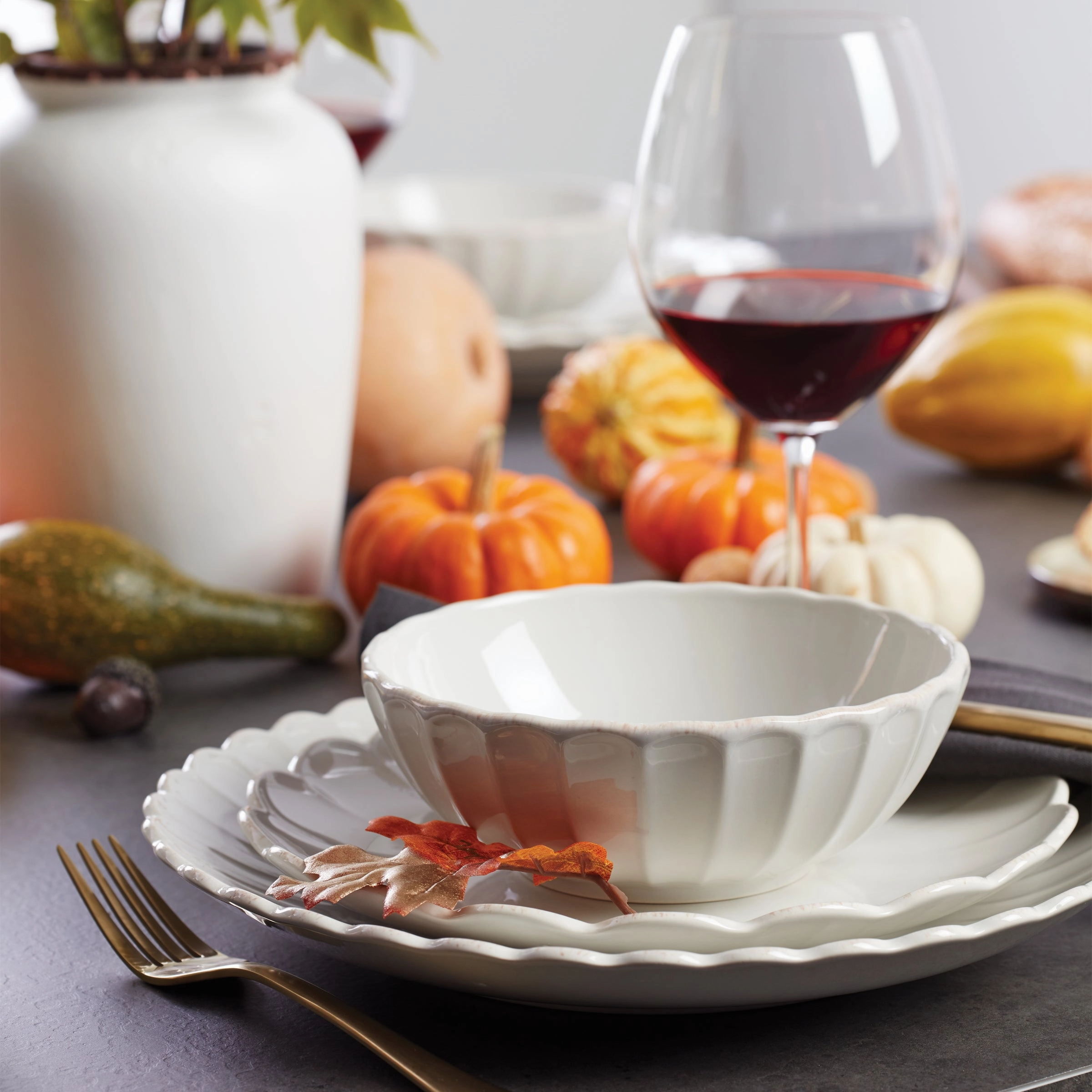 French Perle Scallop 12-Piece Dinnerware Set