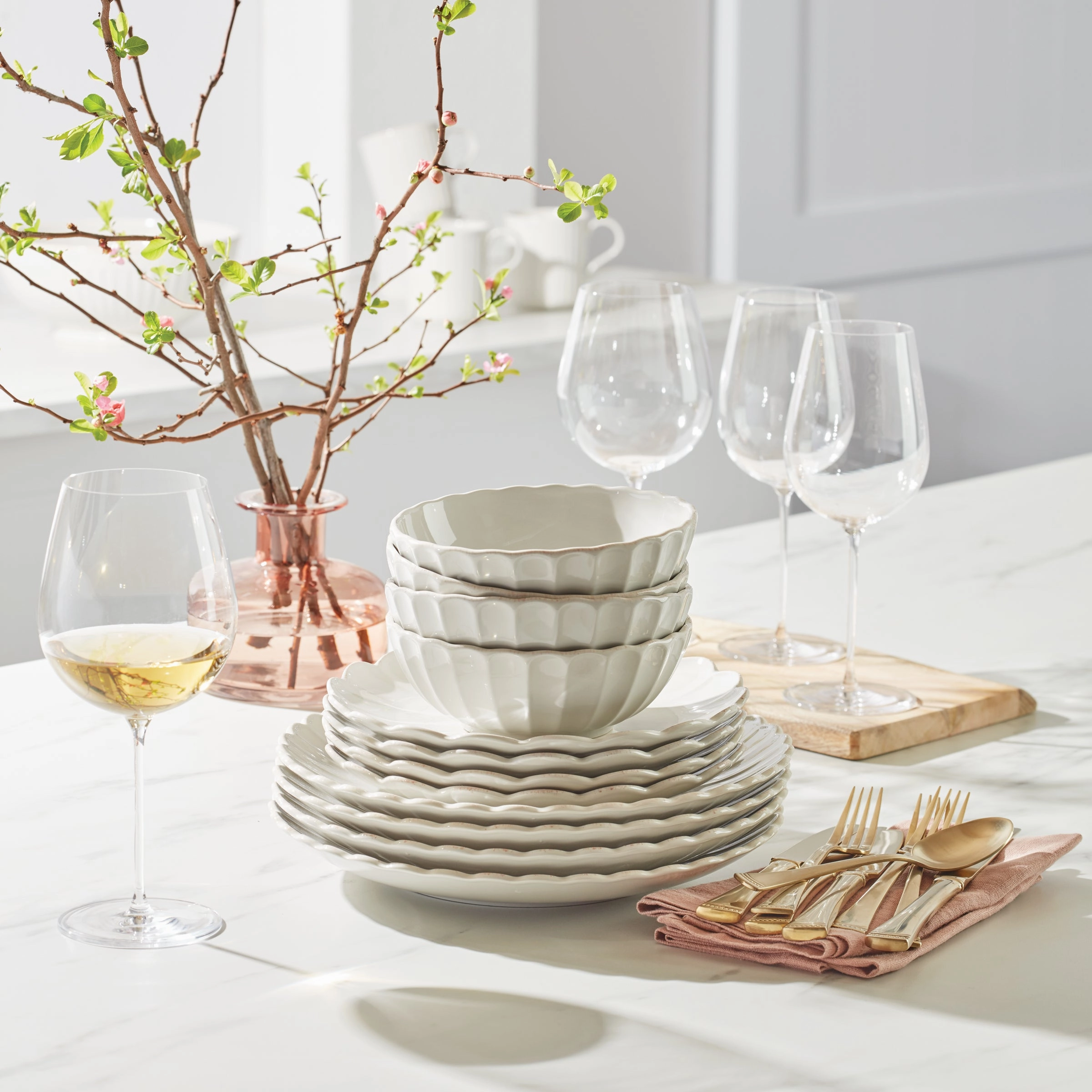 French Perle Scallop 12-Piece Dinnerware Set
