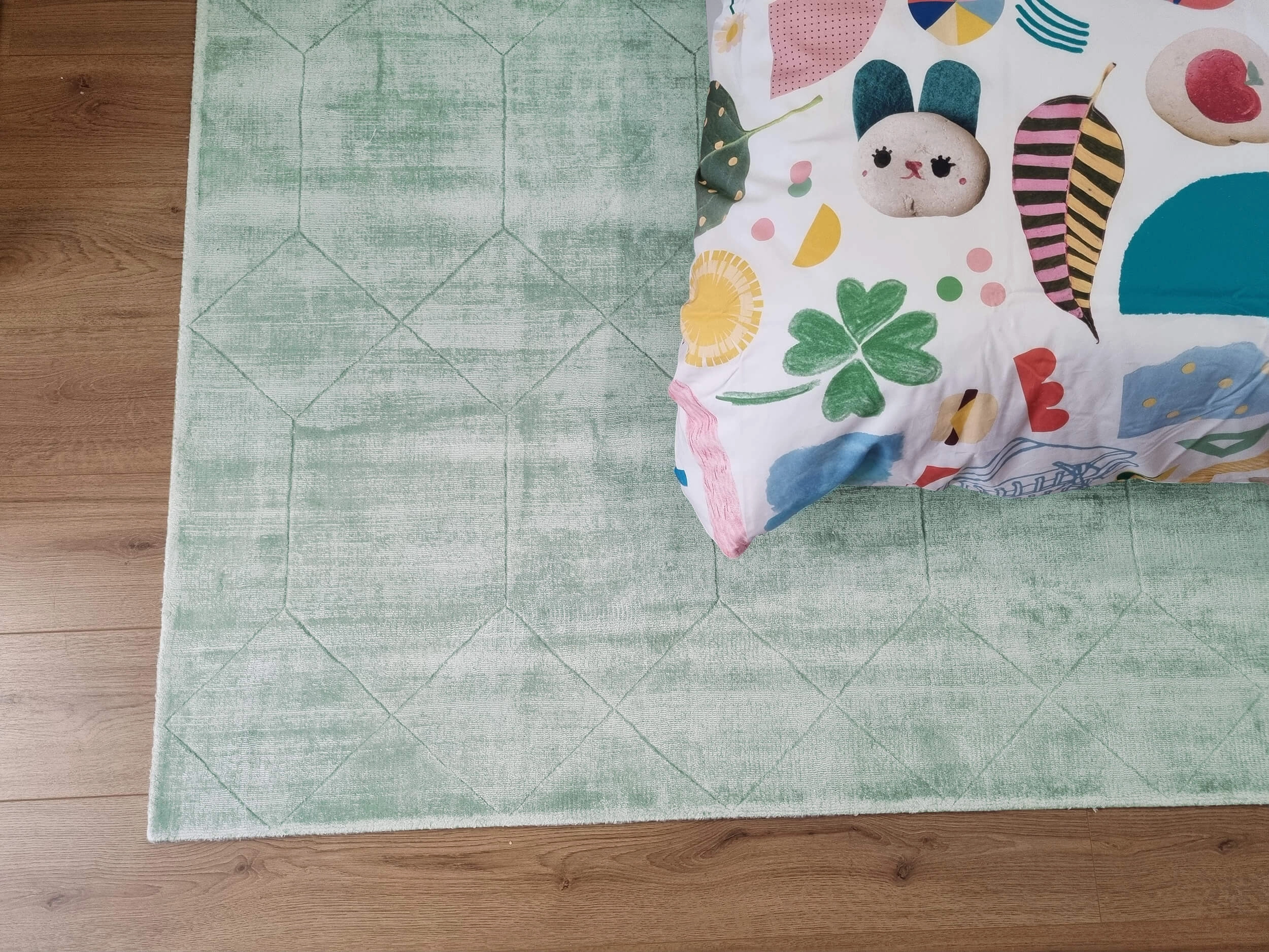 Harley Mint Green Geometric Viscose Rug *NO RETURNS UNLESS FAULTY