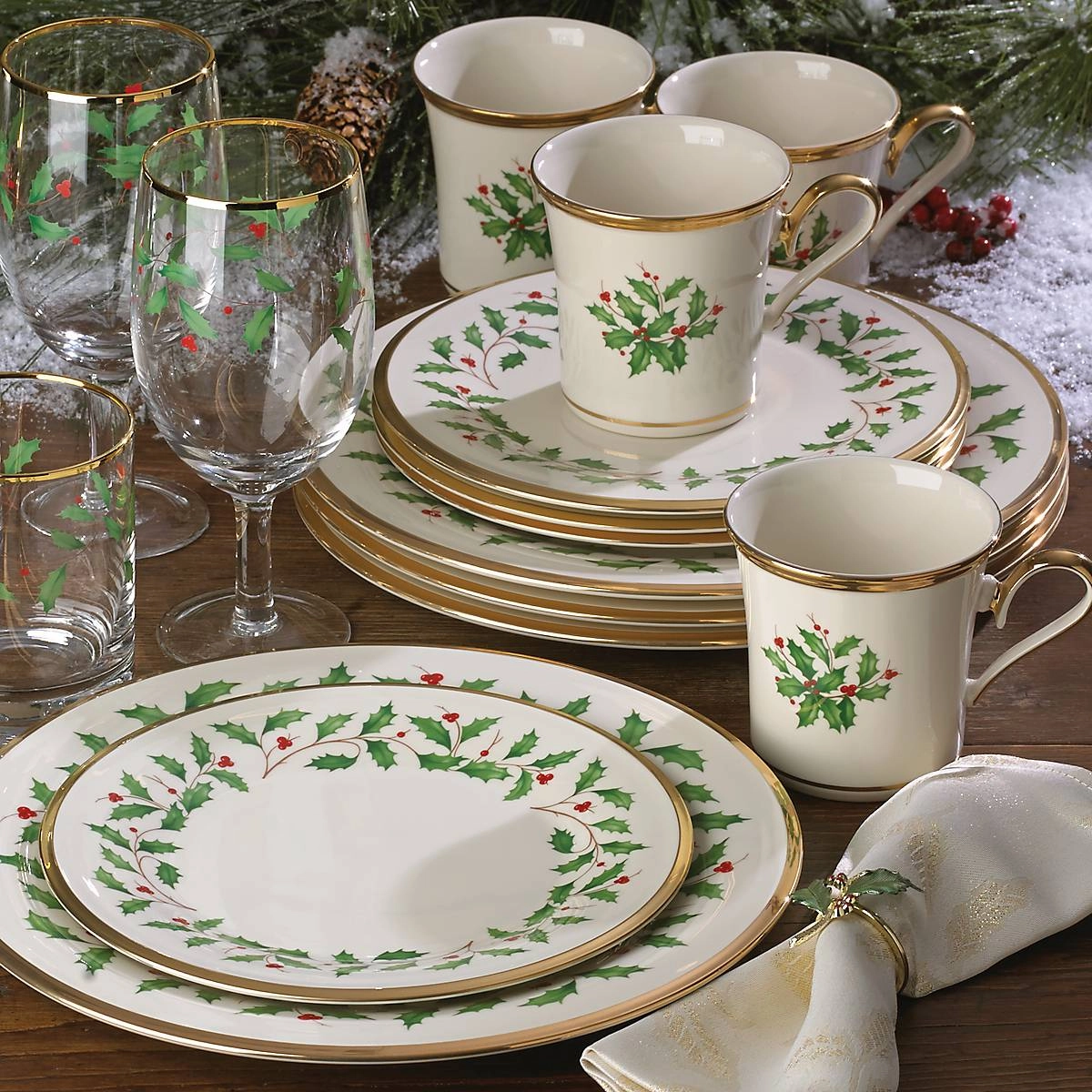 Holiday 12-Piece Plate & Mug Dinnerware Set