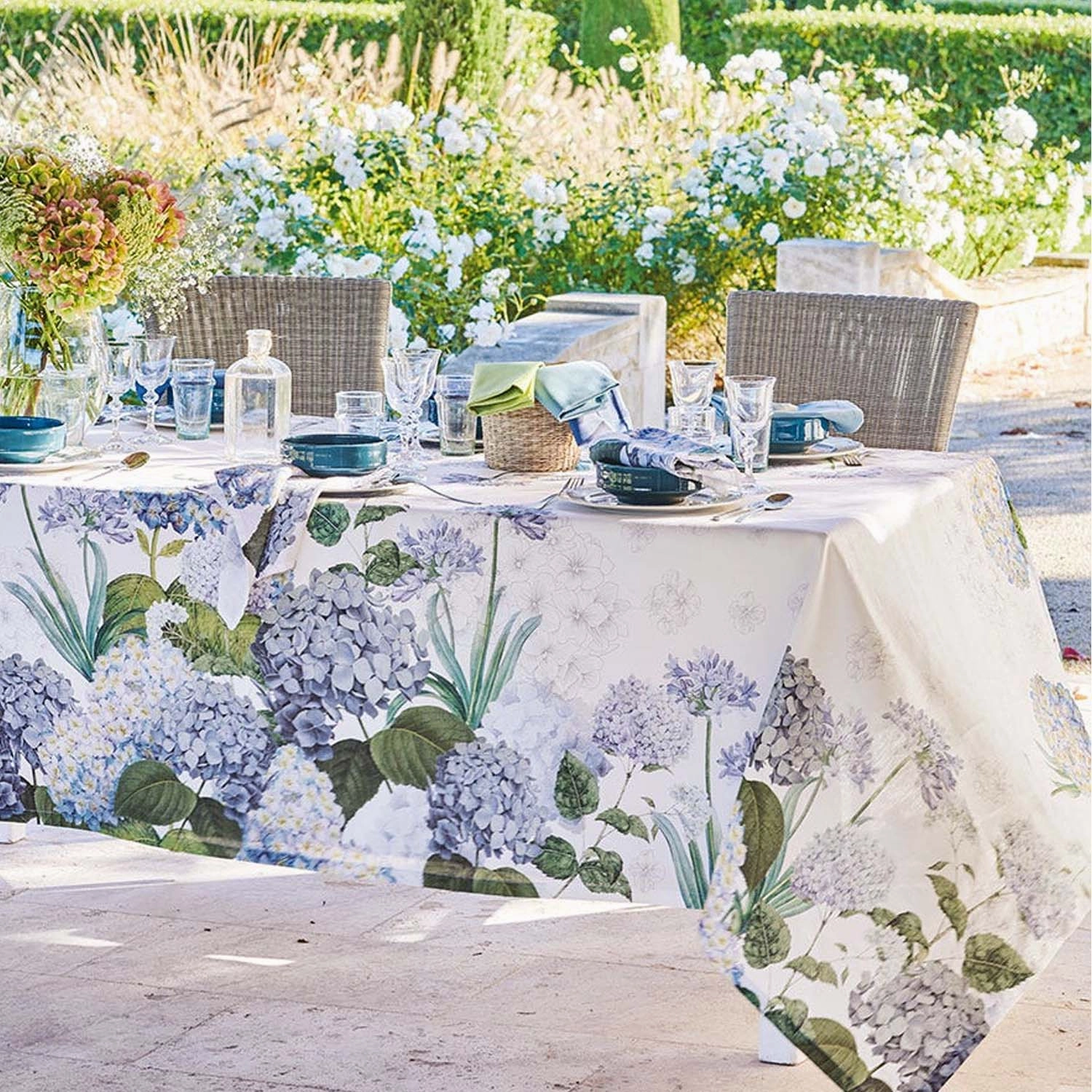 Jardin Bleu Tablecloth - 67"x102"nordic style desktop ornaments