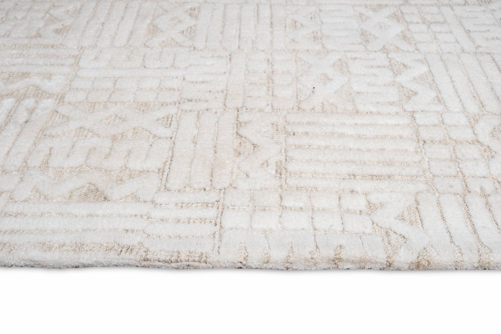 Kalinda Beige and Ivory Geometric Tribal Rug