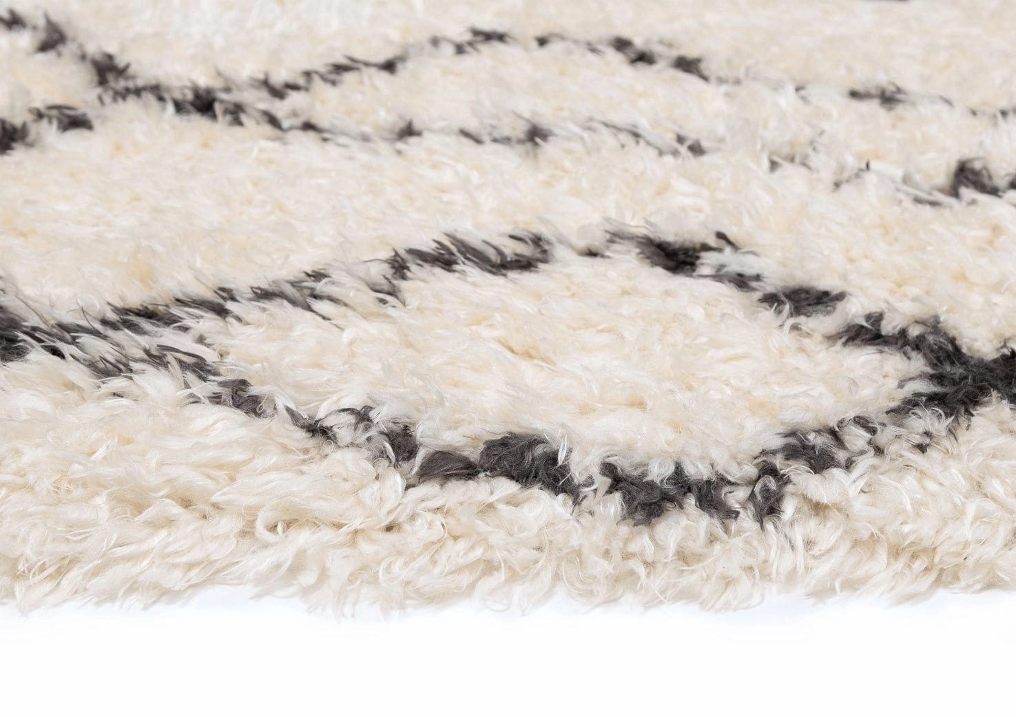 Kandake Cream & Black Tribal Shag Rug *NO RETURNS UNLESS FAULTY