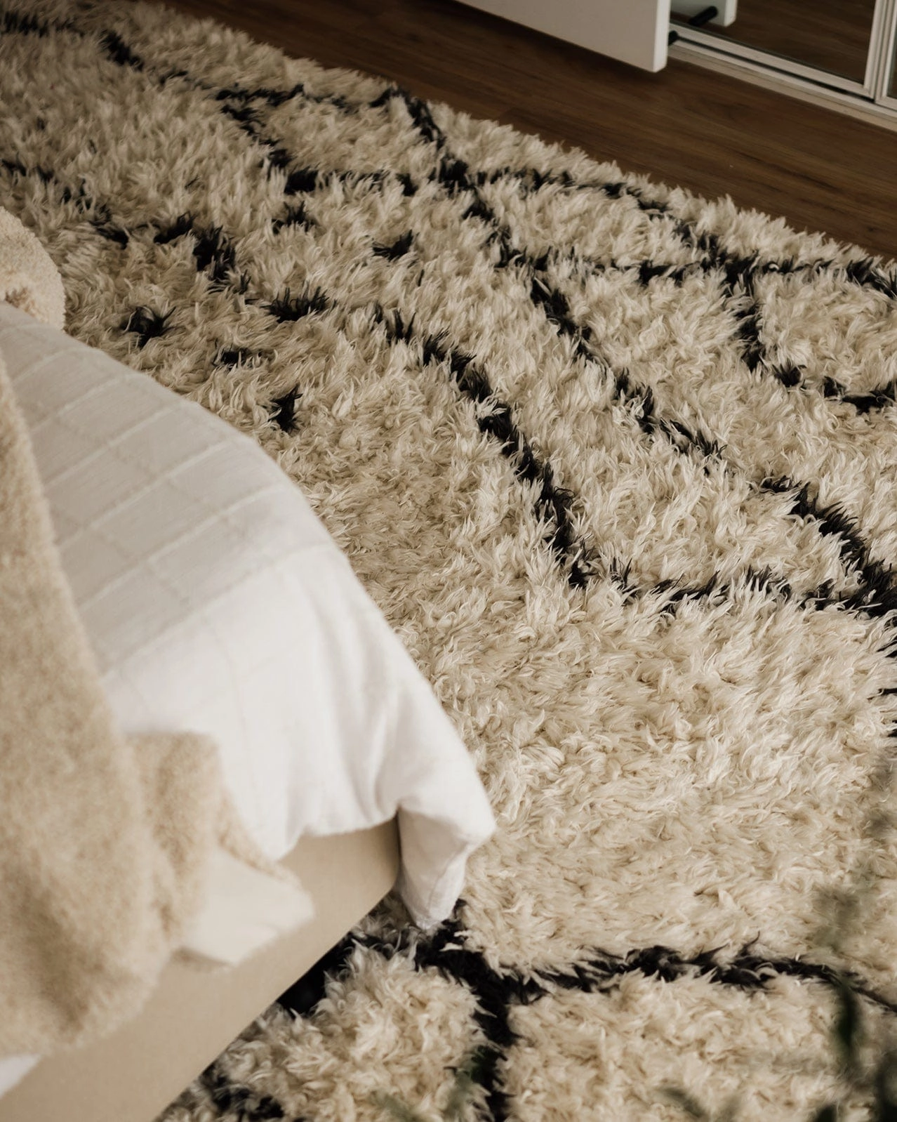 Kandake Cream & Black Tribal Shag Rug *NO RETURNS UNLESS FAULTY