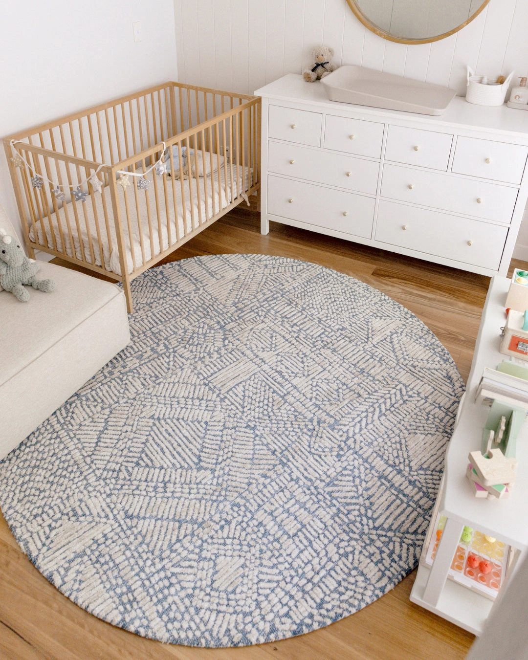 Karmen Blue and Ivory Geometric Patterned Round Rug *NO RETURNS UNLESS FAULTY