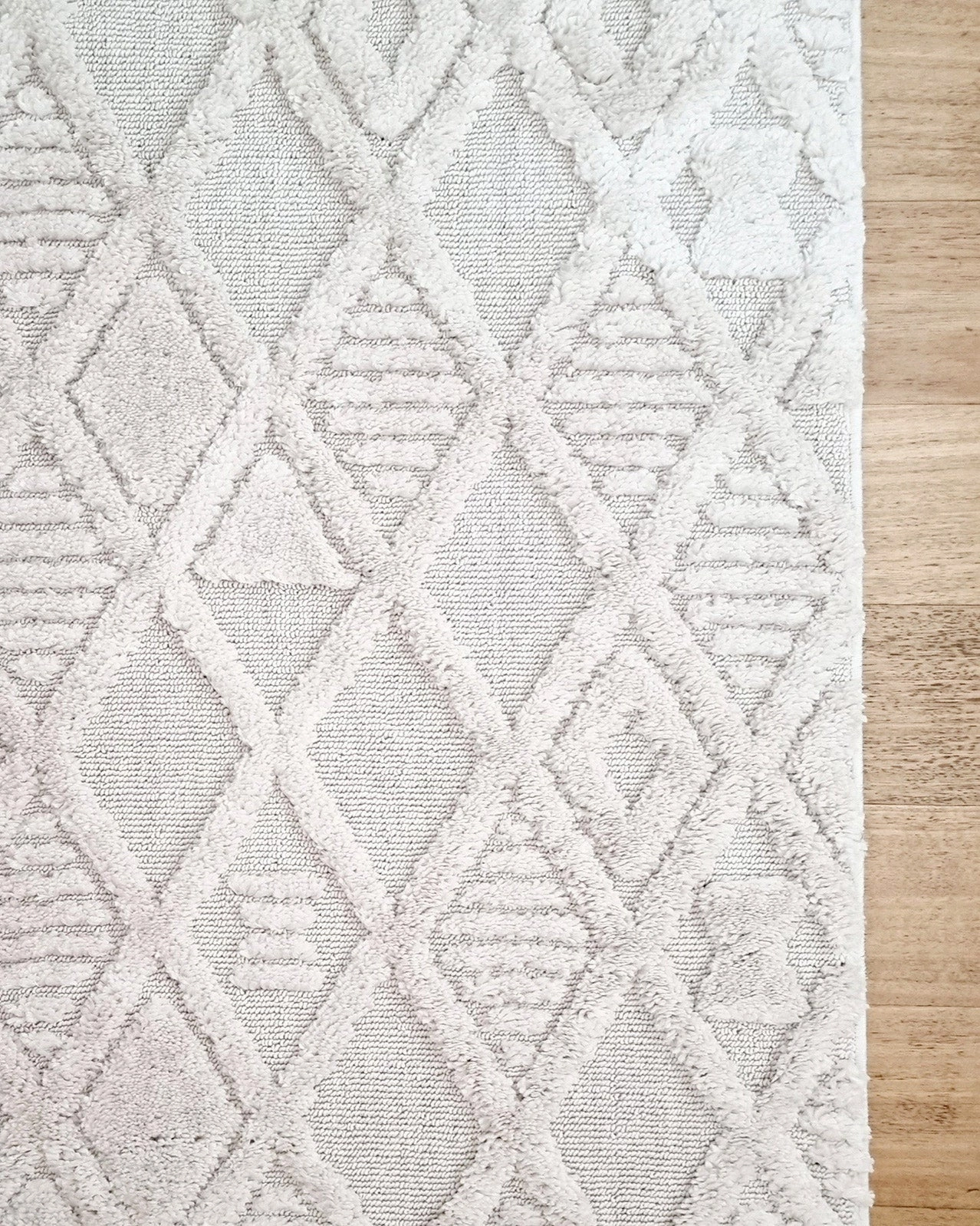 Kira Diamond Detail Textured Runner Rug
