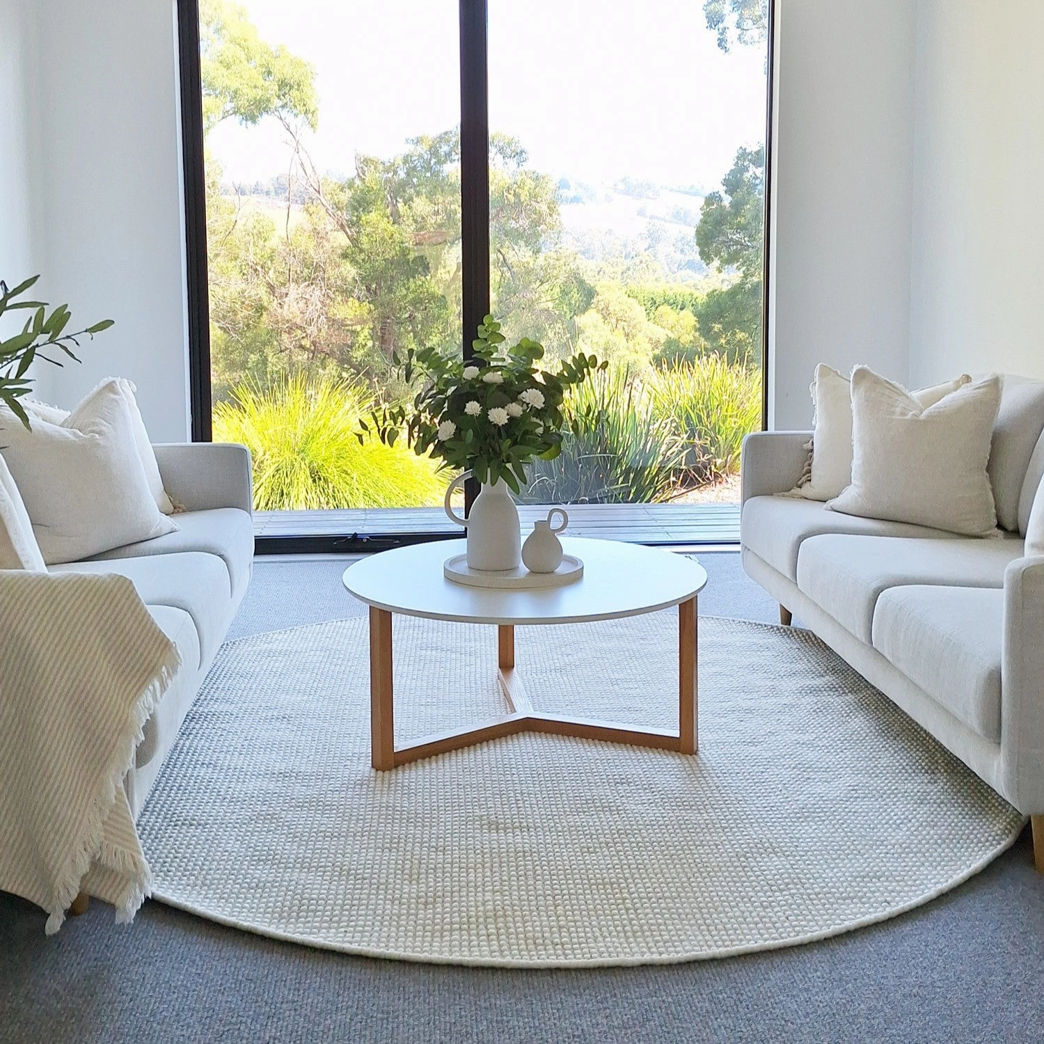 Larvic Ivory Chunky Wool Round Rug