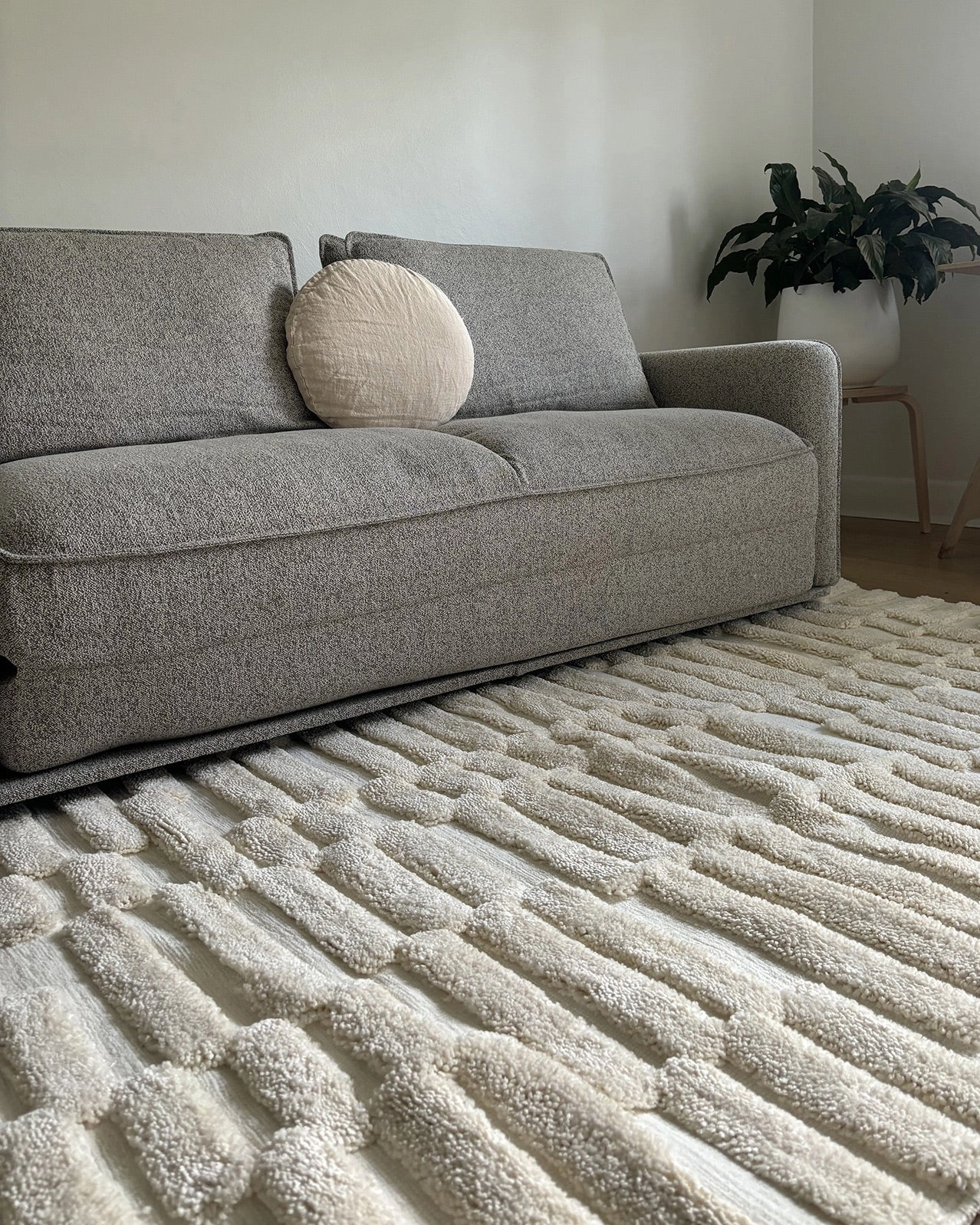 Leneisy Ivory Abstract Rug *NO RETURNS UNLESS FAULTY
