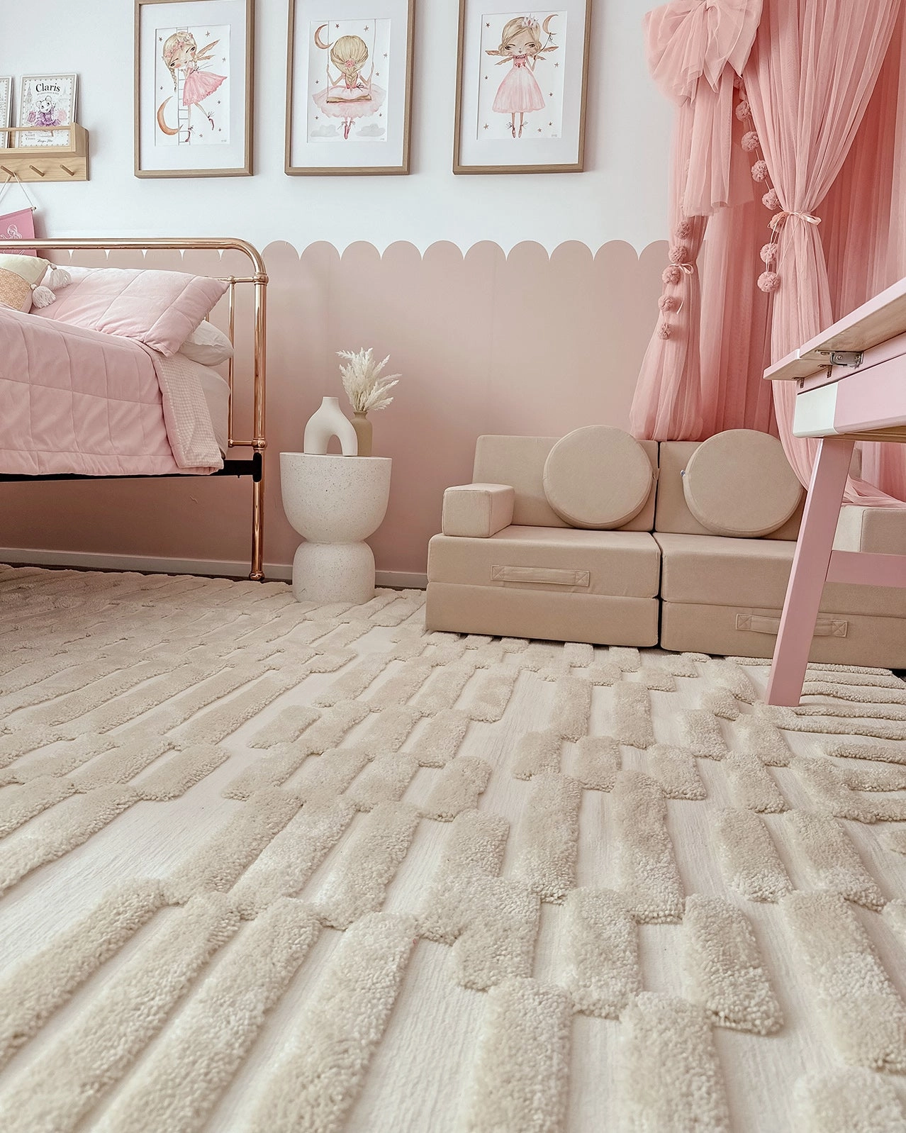 Leneisy Ivory Abstract Rug *NO RETURNS UNLESS FAULTY