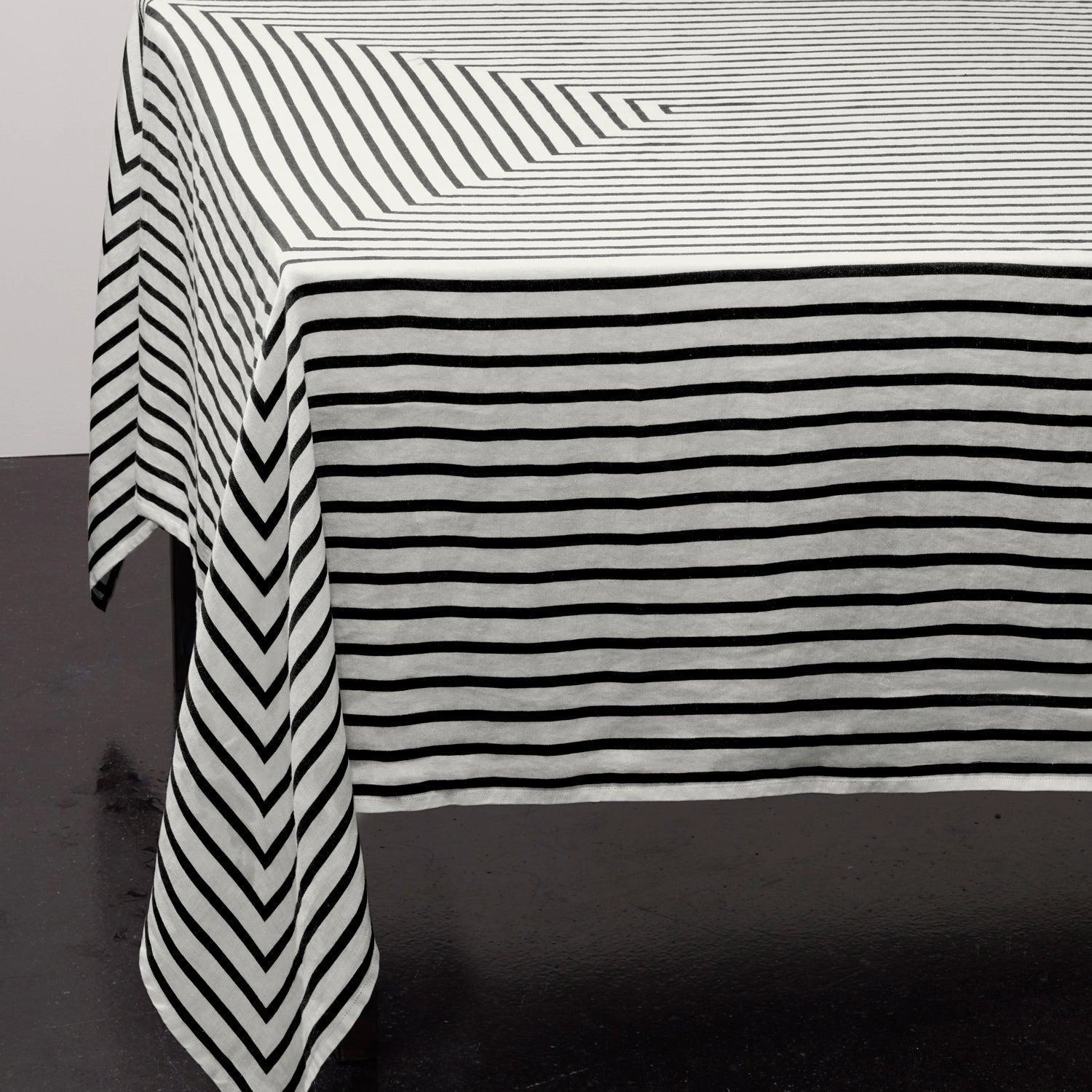 Linen Sateen Concorde Tablecloth - Black   Ecru