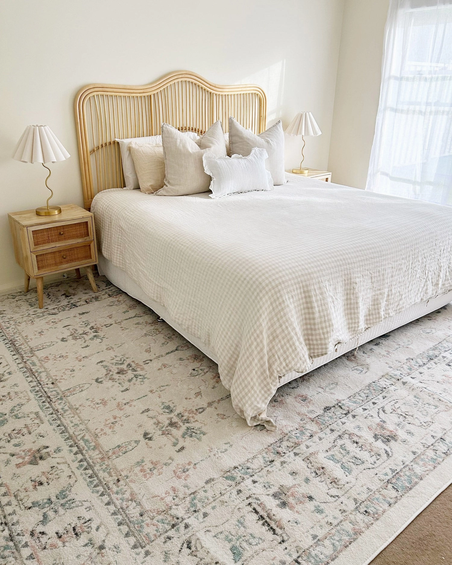 Maplewood Cream and Pink Traditional Rug