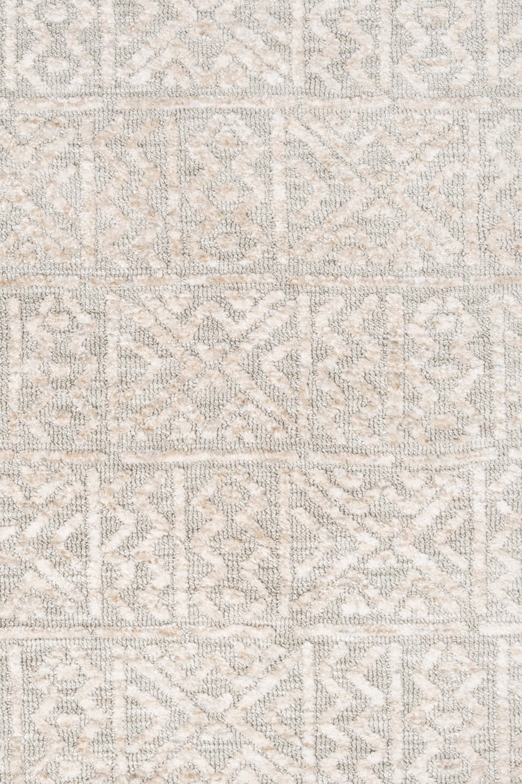 Melia Grey and Ivory Tribal Textured Round Rug