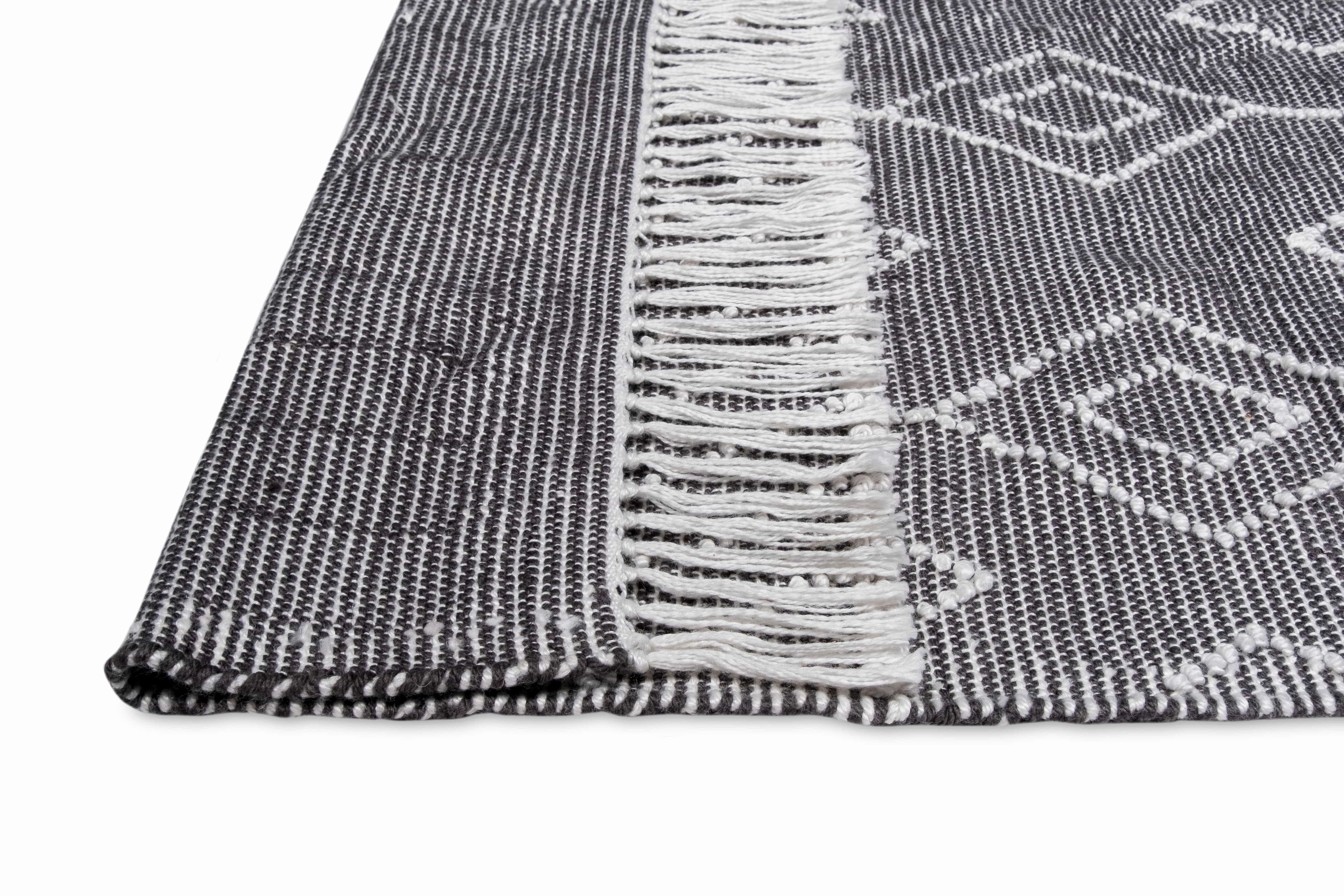 Mirabelle Black Indoor Outdoor Rug *NO RETURNS UNLESS FAULTY