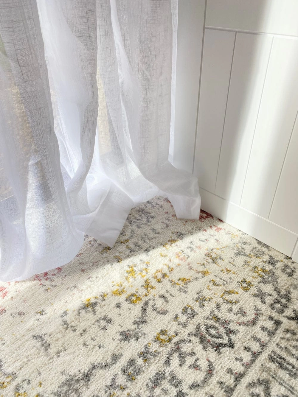 Nasya Pink Yellow and Grey Traditional Medallion Rug *NO RETURNS UNLESS FAULTY