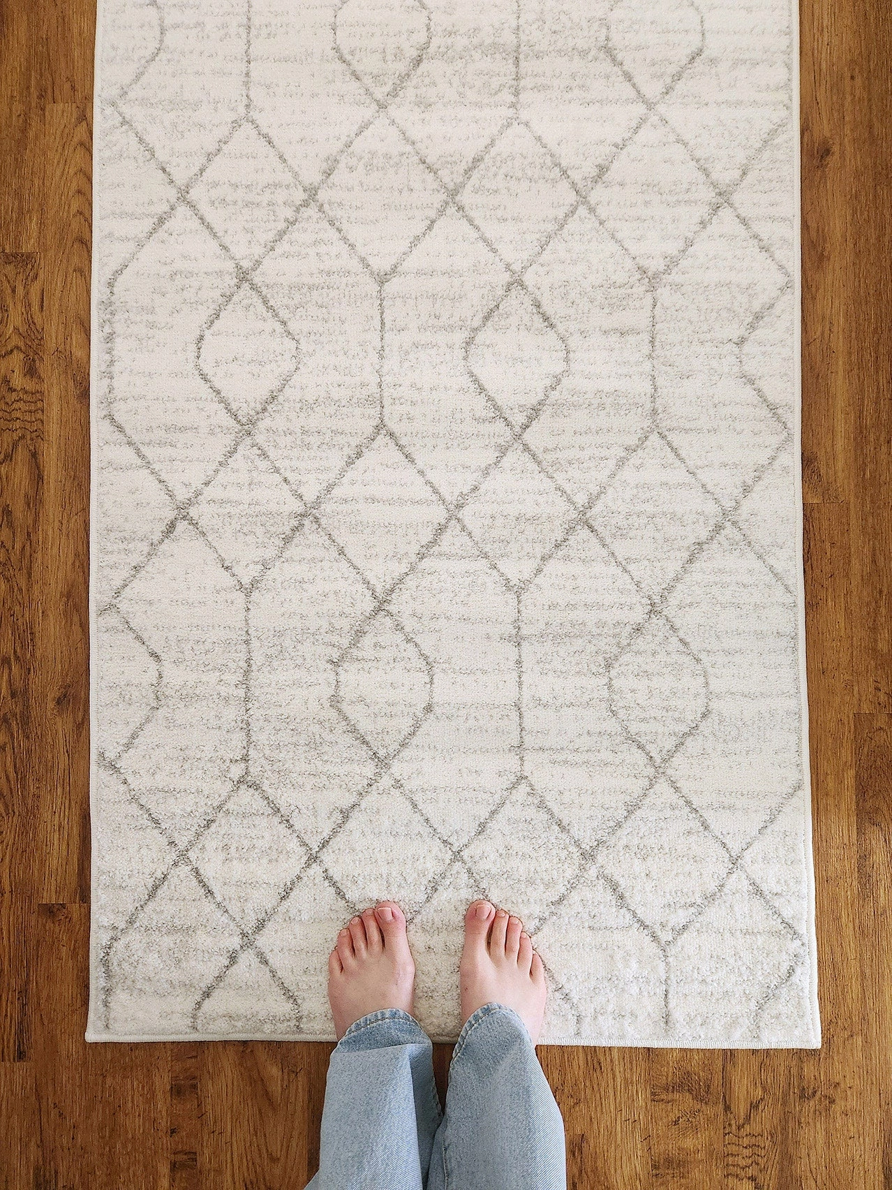 Neda Grey and Ivory Diamond Pattern Runner Rug