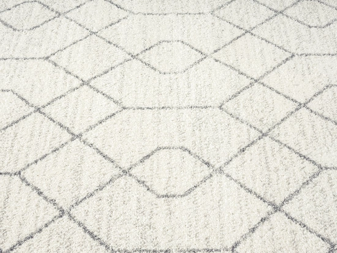Neda Grey and Ivory Diamond Pattern Runner Rug