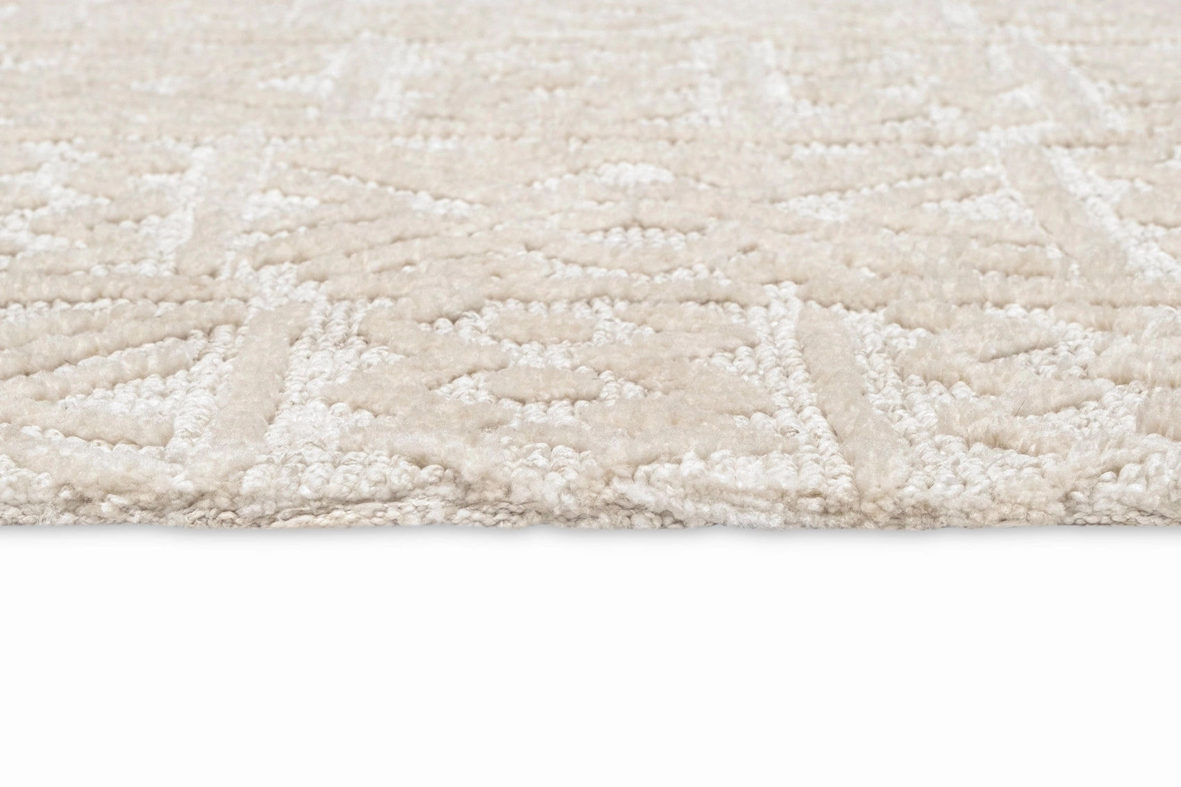 Neewa Beige and Ivory Tribal Transitional Round Rug