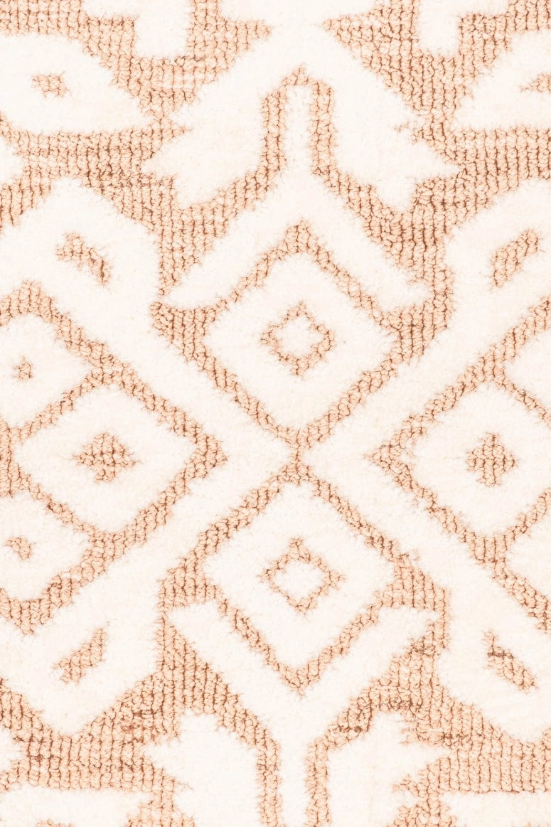 Paloma Peach and Ivory Tribal Patterned Round Rug *NO RETURNS UNLESS FAULTY