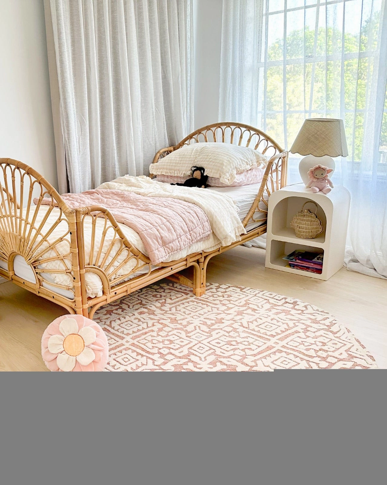 Paloma Peach and Ivory Tribal Patterned Round Rug *NO RETURNS UNLESS FAULTY