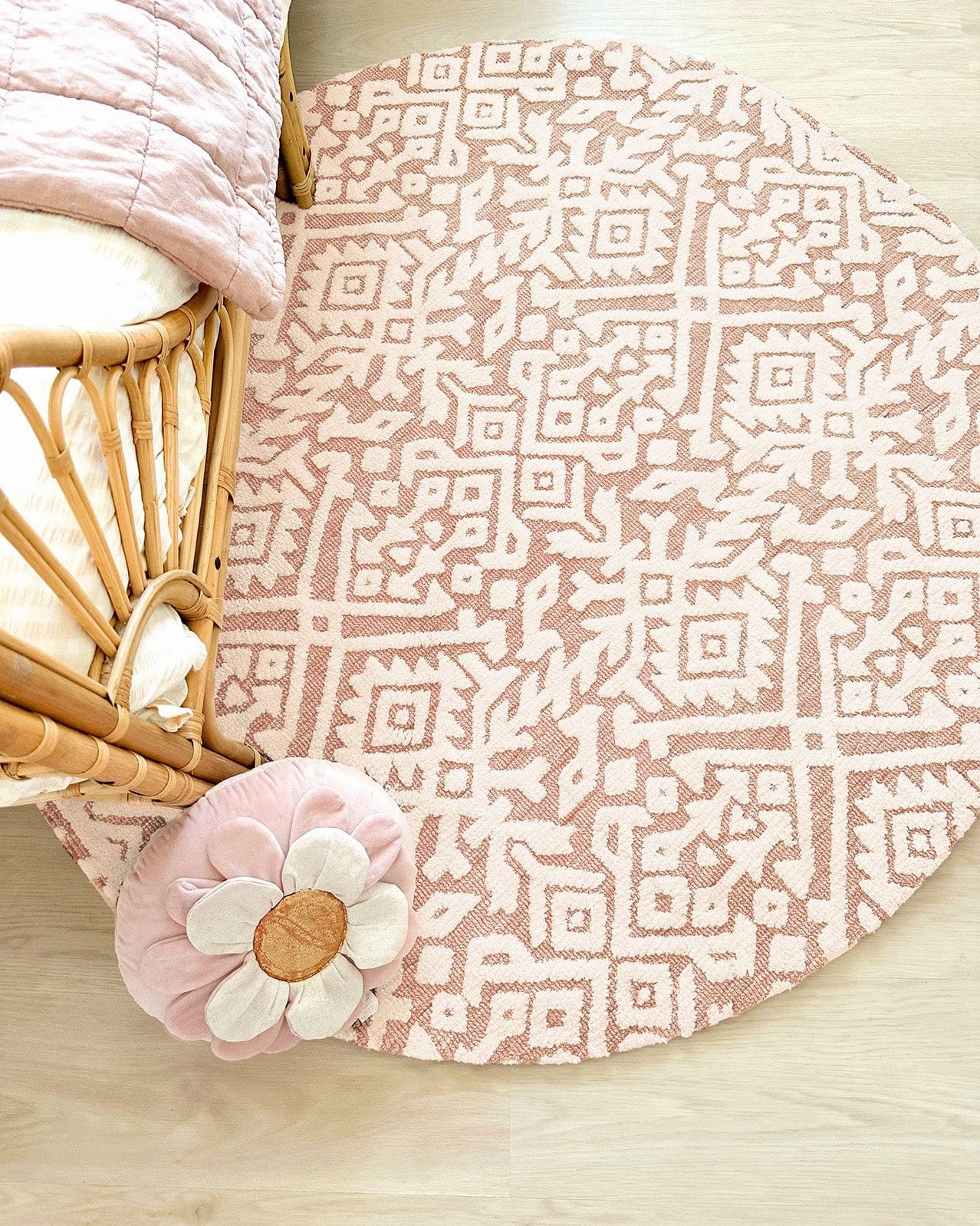 Paloma Peach and Ivory Tribal Patterned Round Rug *NO RETURNS UNLESS FAULTY