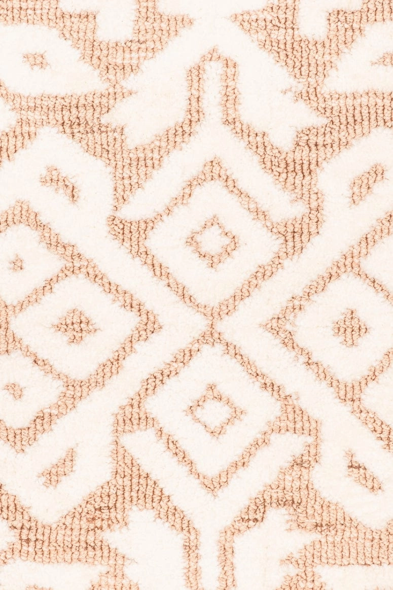 Paloma Peach and Ivory Tribal Patterned Round Rug *NO RETURNS UNLESS FAULTY