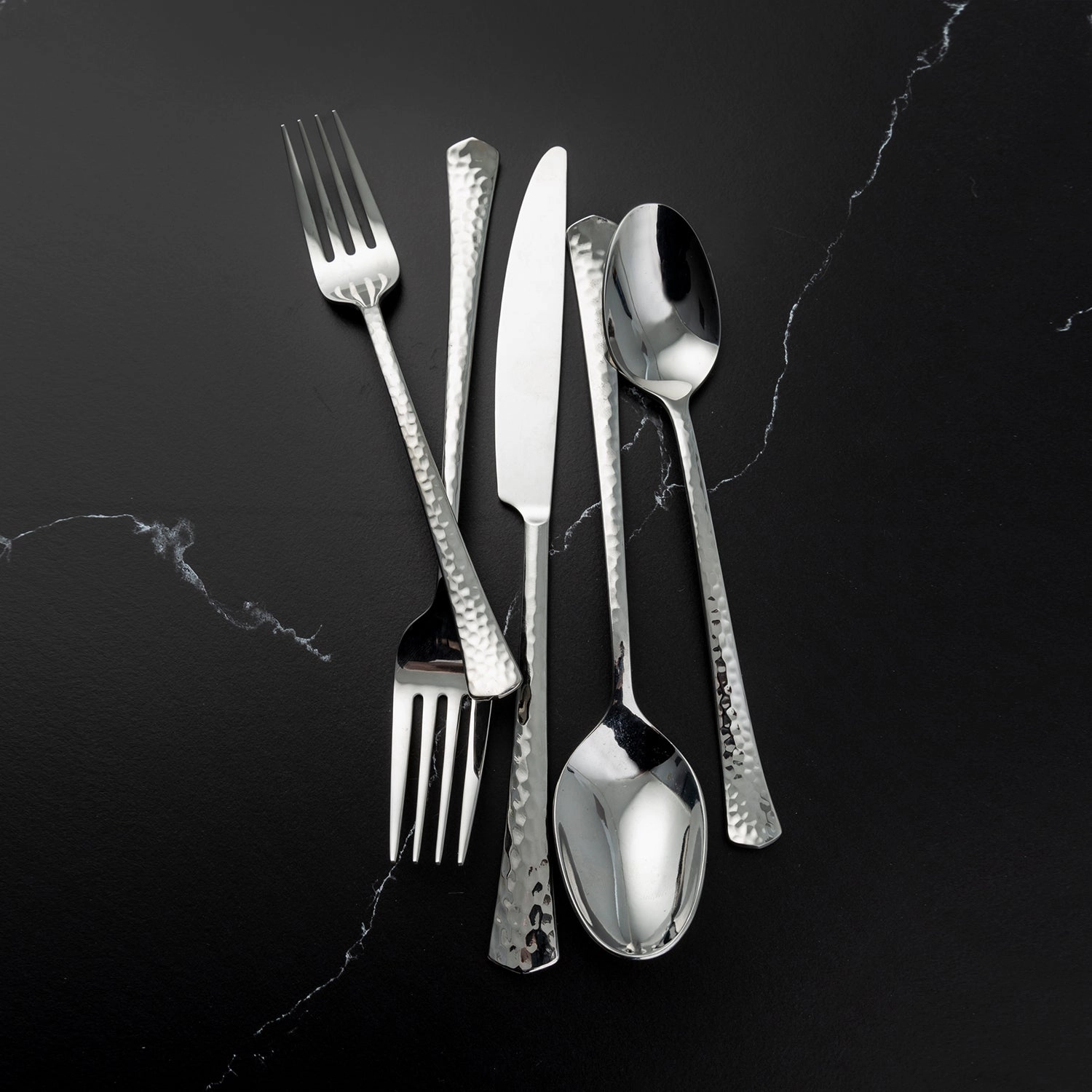 Reagan Mirror Hammered 20 Piece Flatware Set