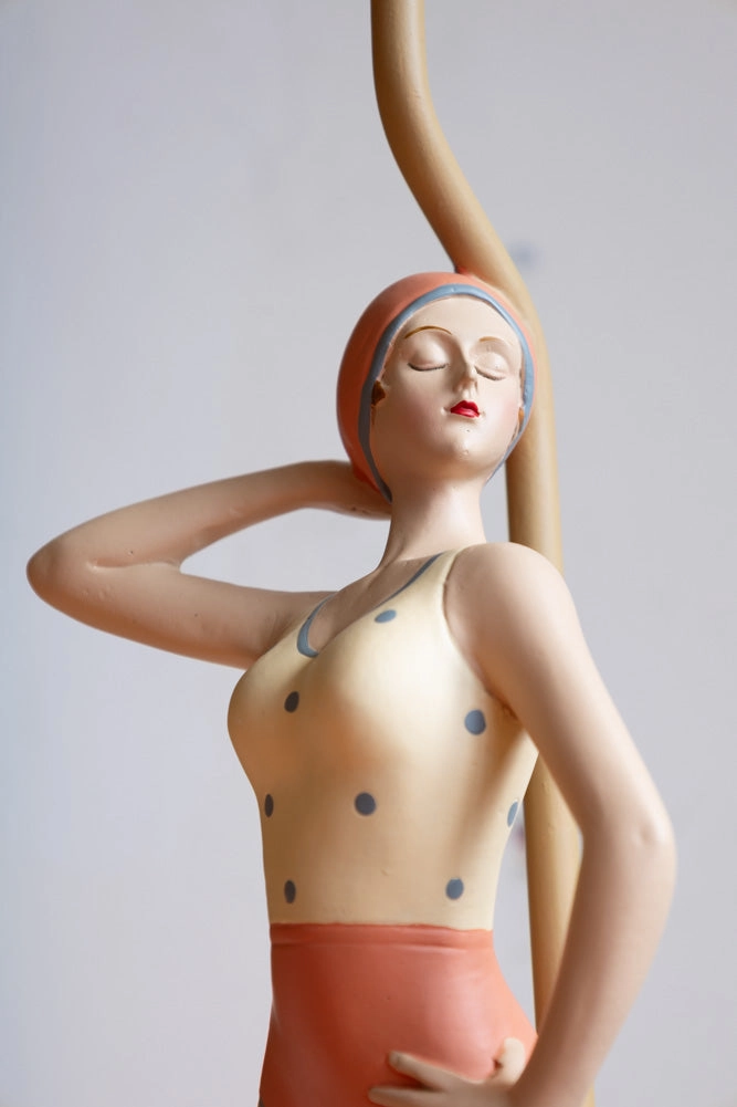 Retro-Style Bather Table Lamp with Globe