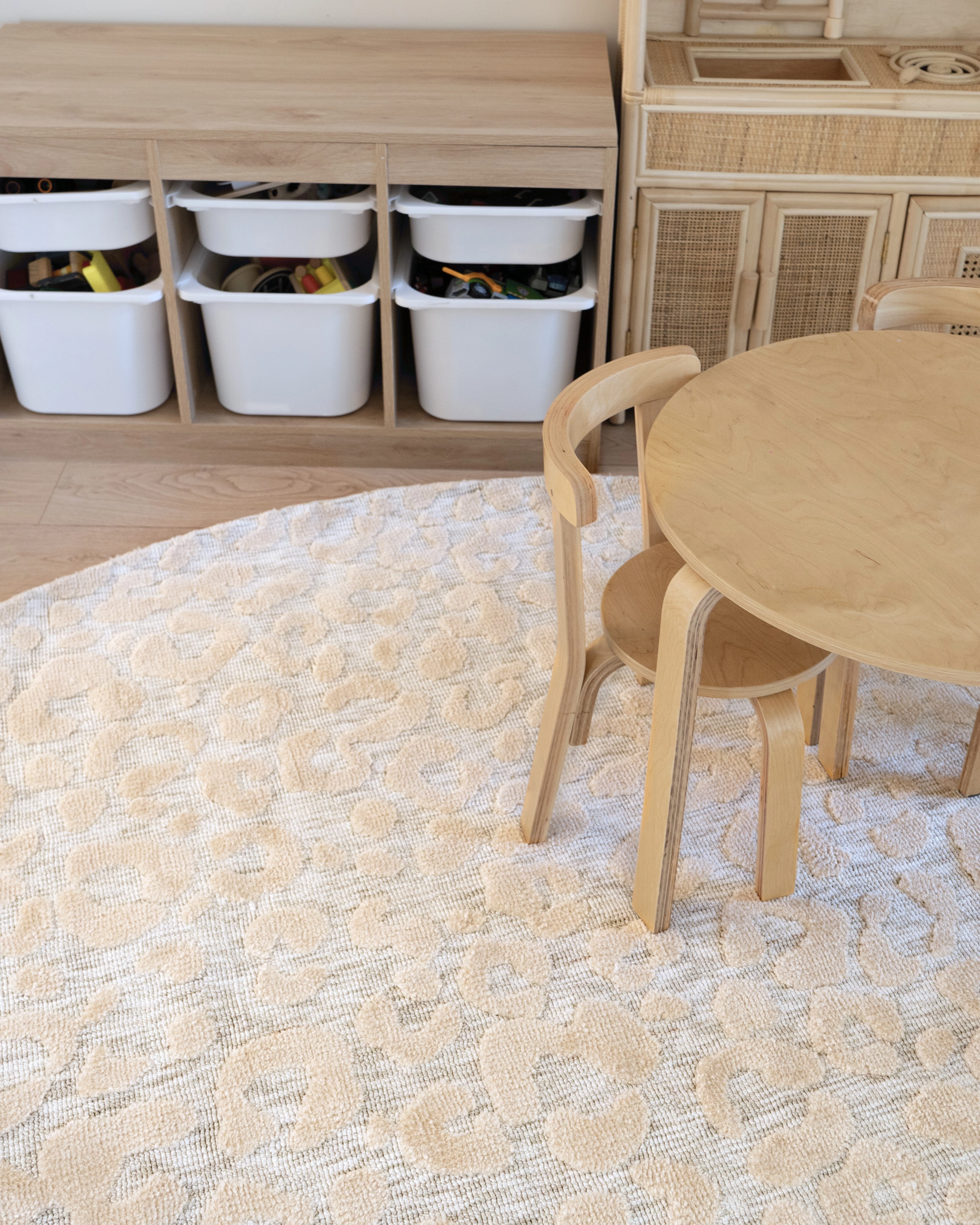 Sabbi Ivory and Cream Animal Pattern Round Rug *NO RETURNS UNLESS FAULTY