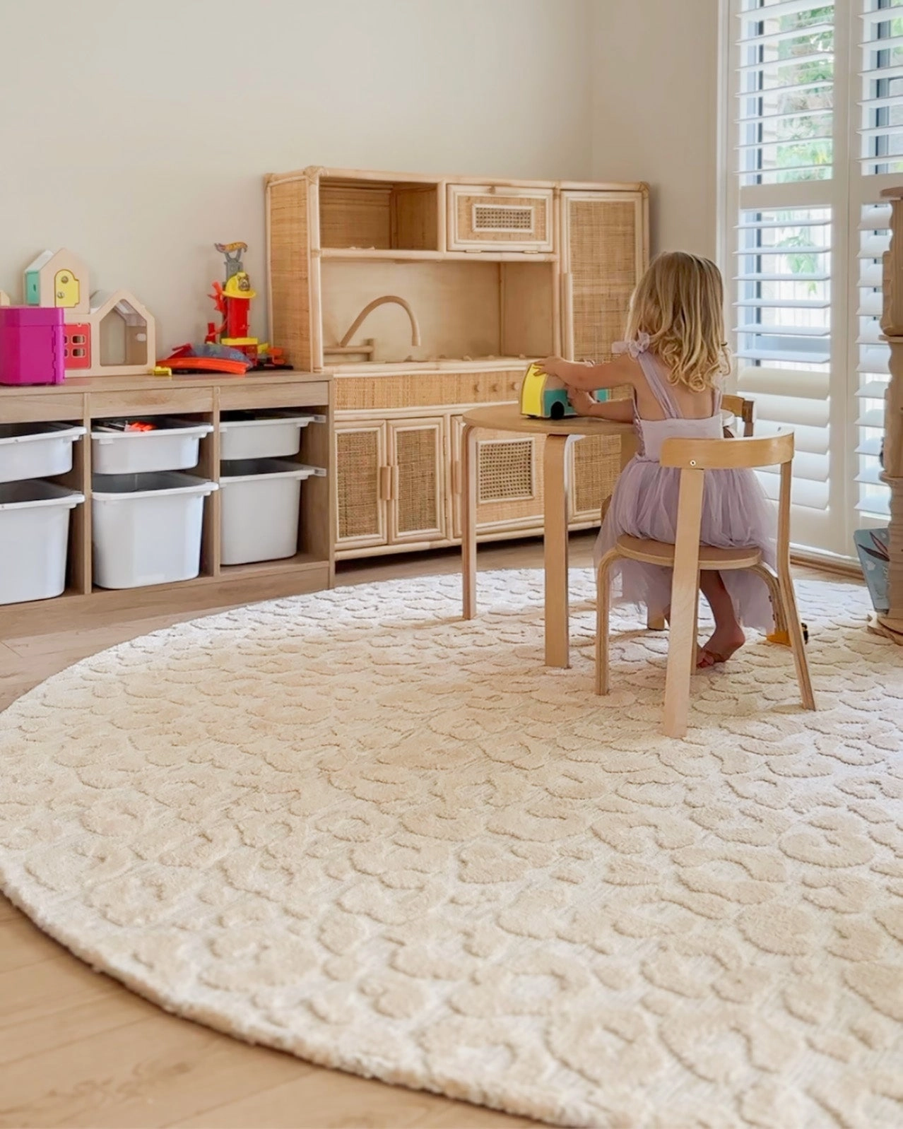 Sabbi Ivory and Cream Animal Pattern Round Rug *NO RETURNS UNLESS FAULTY