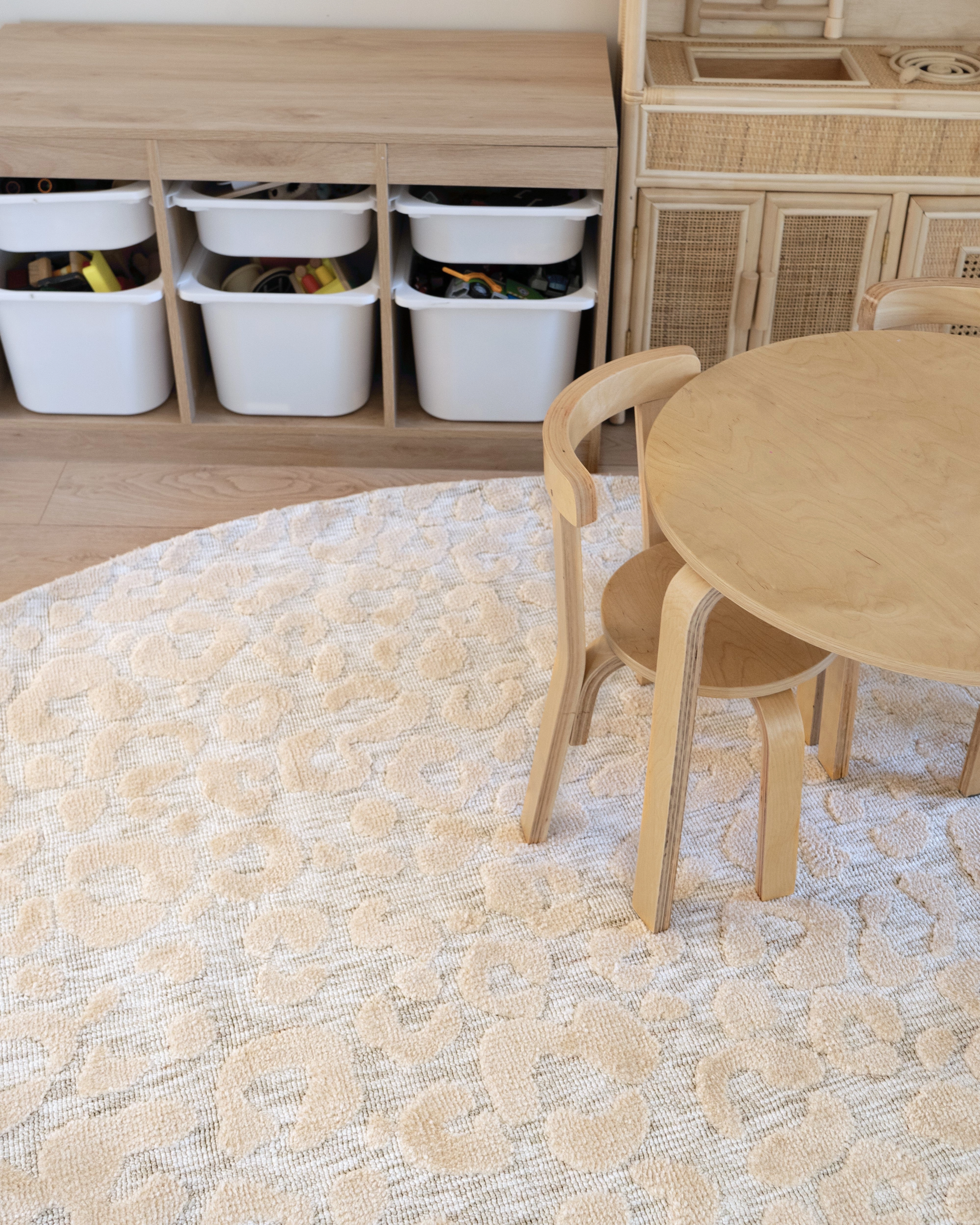 Sabbi Ivory and Cream Animal Pattern Round Rug *NO RETURNS UNLESS FAULTY