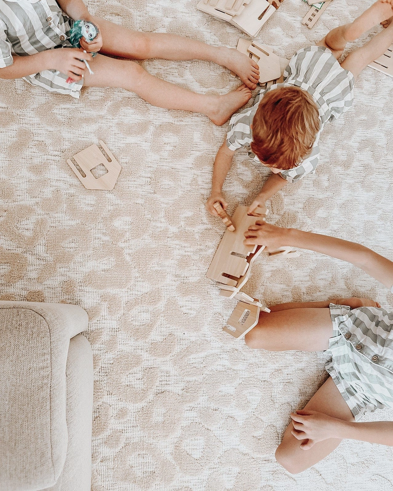Sabbi Ivory and Cream Animal Pattern Rug *NO RETURNS UNLESS FAULTY