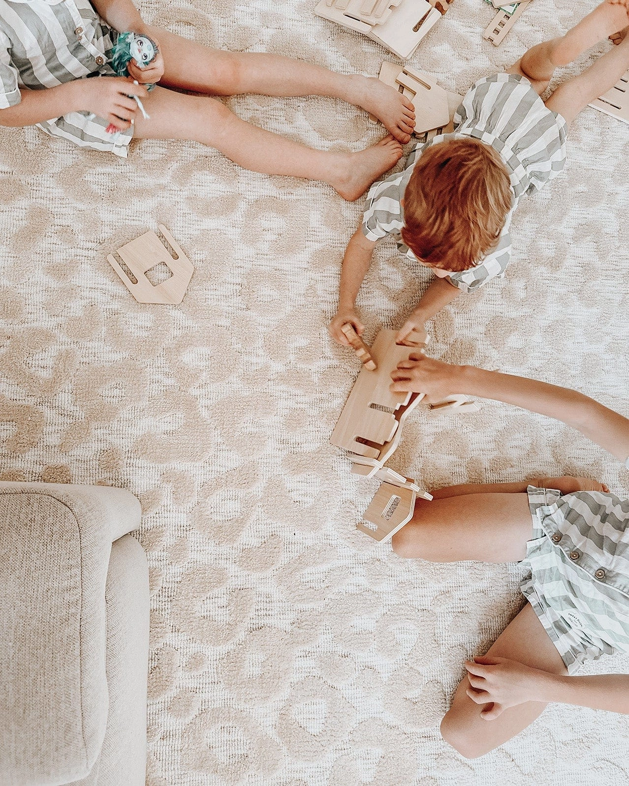 Sabbi Ivory and Cream Animal Pattern Rug *NO RETURNS UNLESS FAULTY