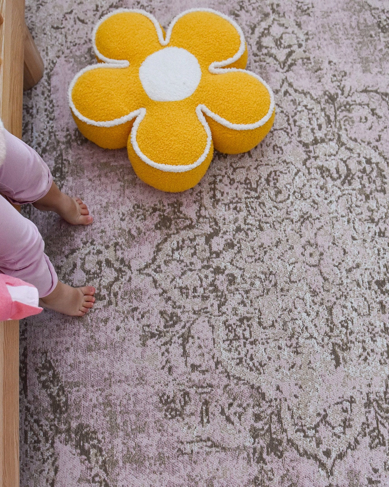 Sahara Turkish Style Pink Distressed Medallion Rug