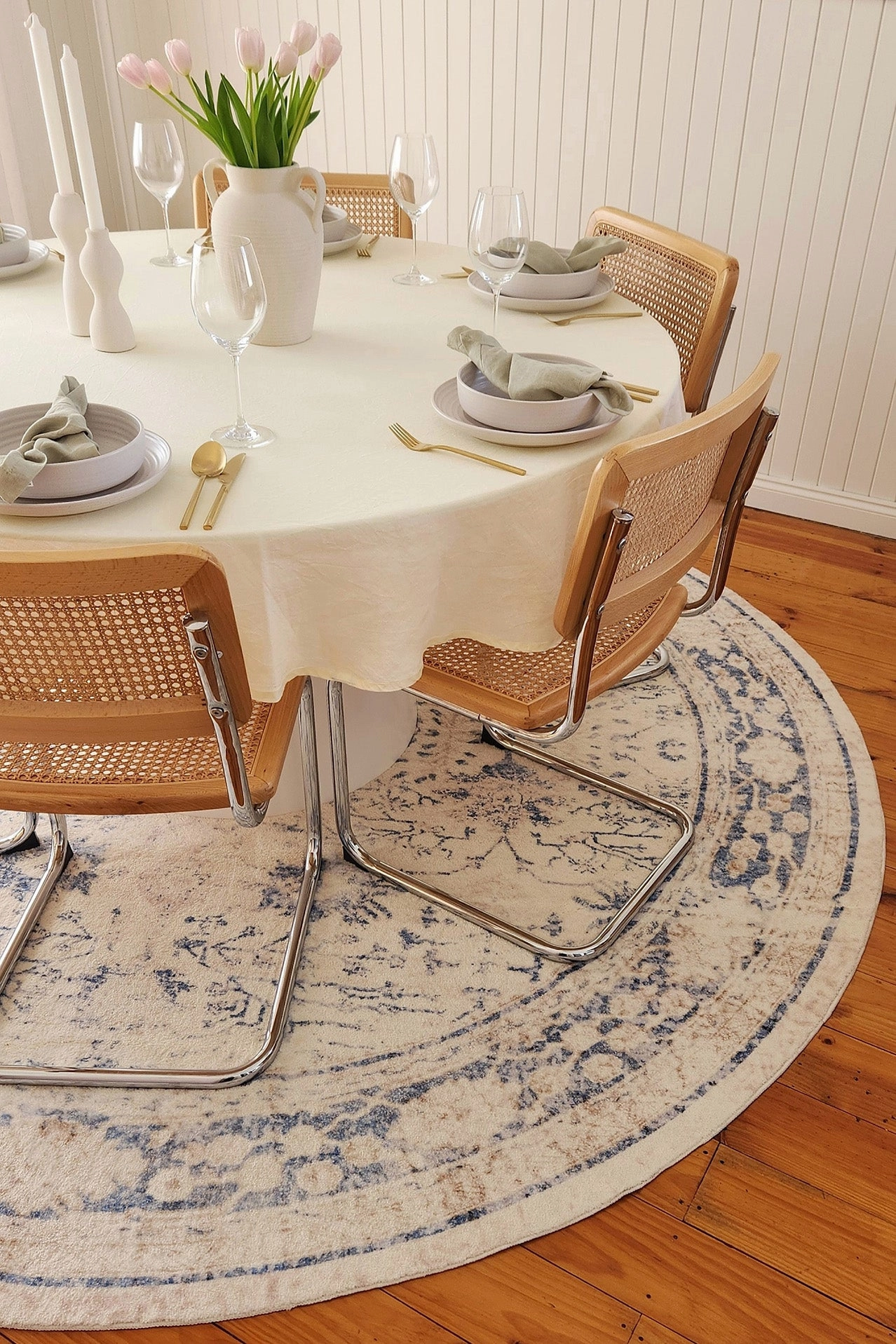 Sarafina Blue and Grey Distressed Washable Round Rug