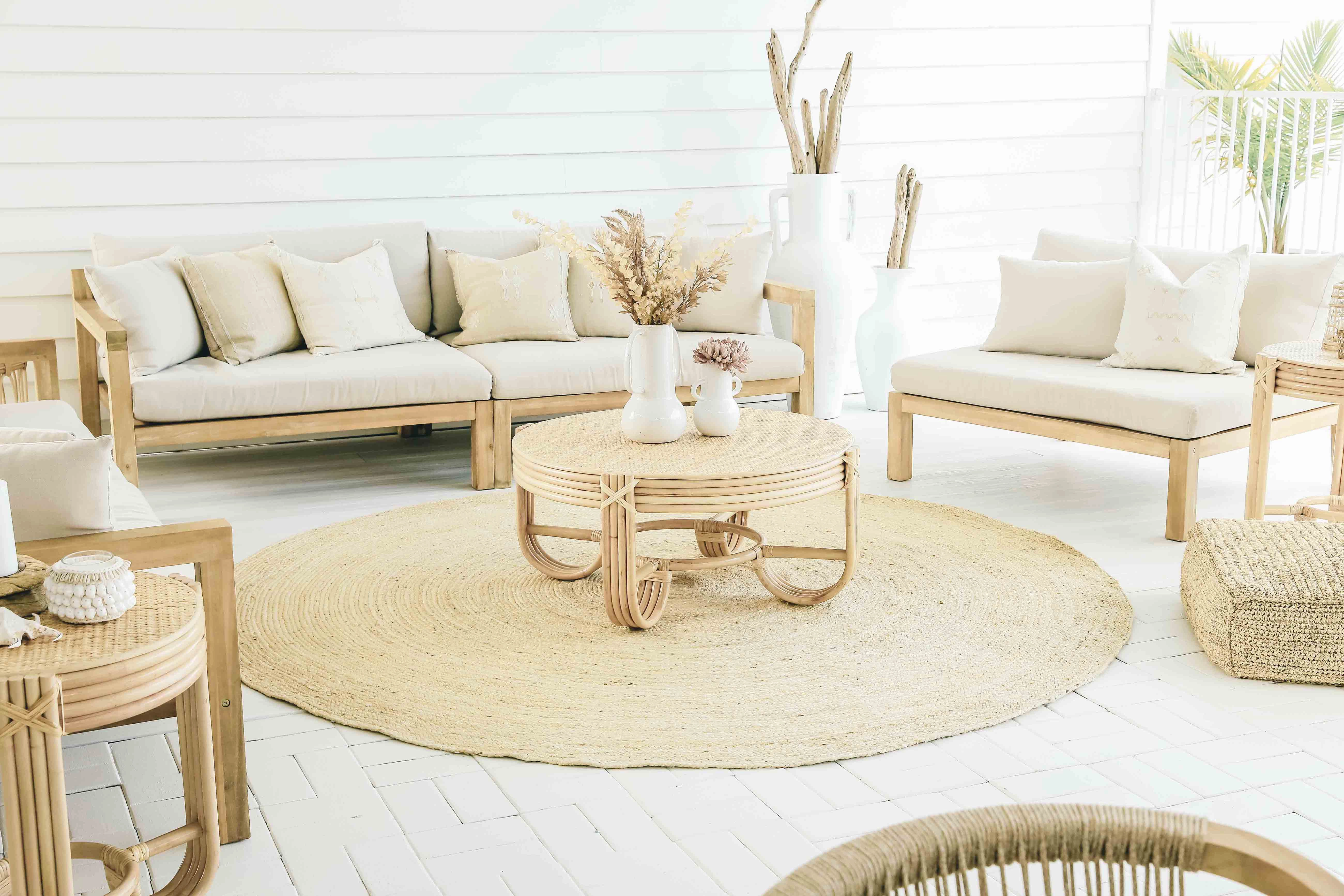 Sete Bleached Hand-Braided Round Jute Rug